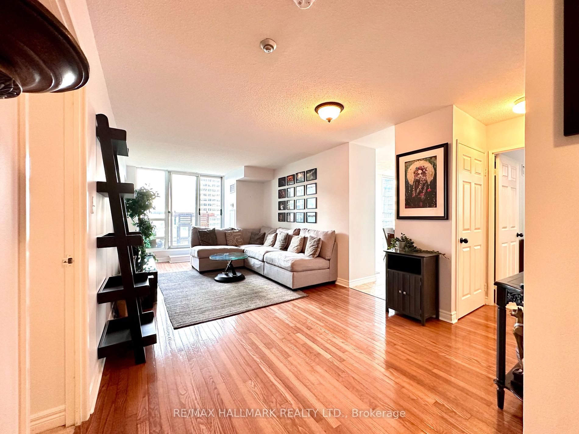 43 Eglinton Avenue E, #1902