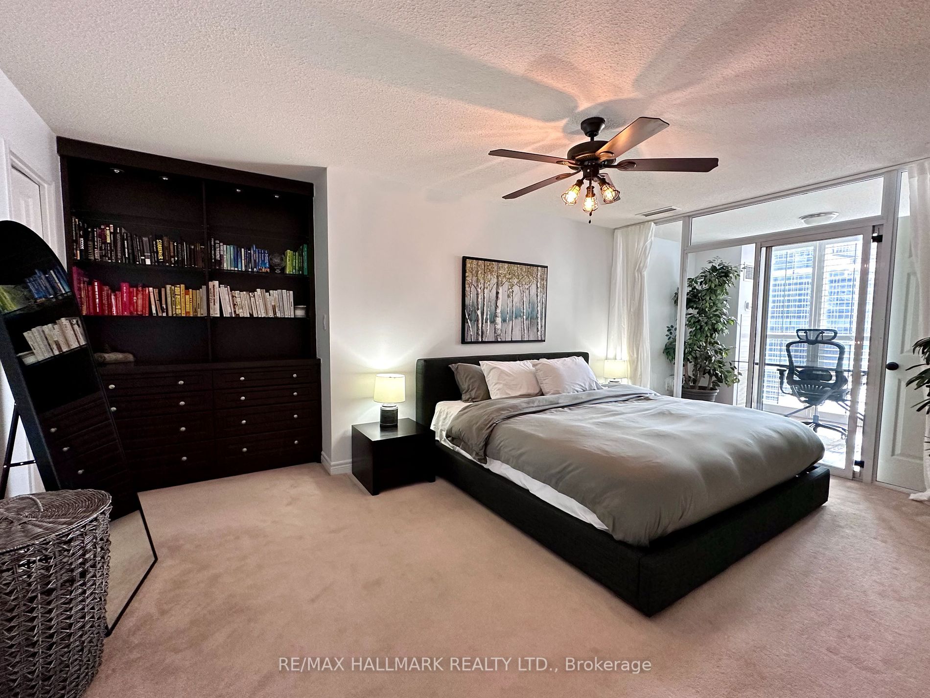 43 Eglinton Avenue E, #1902