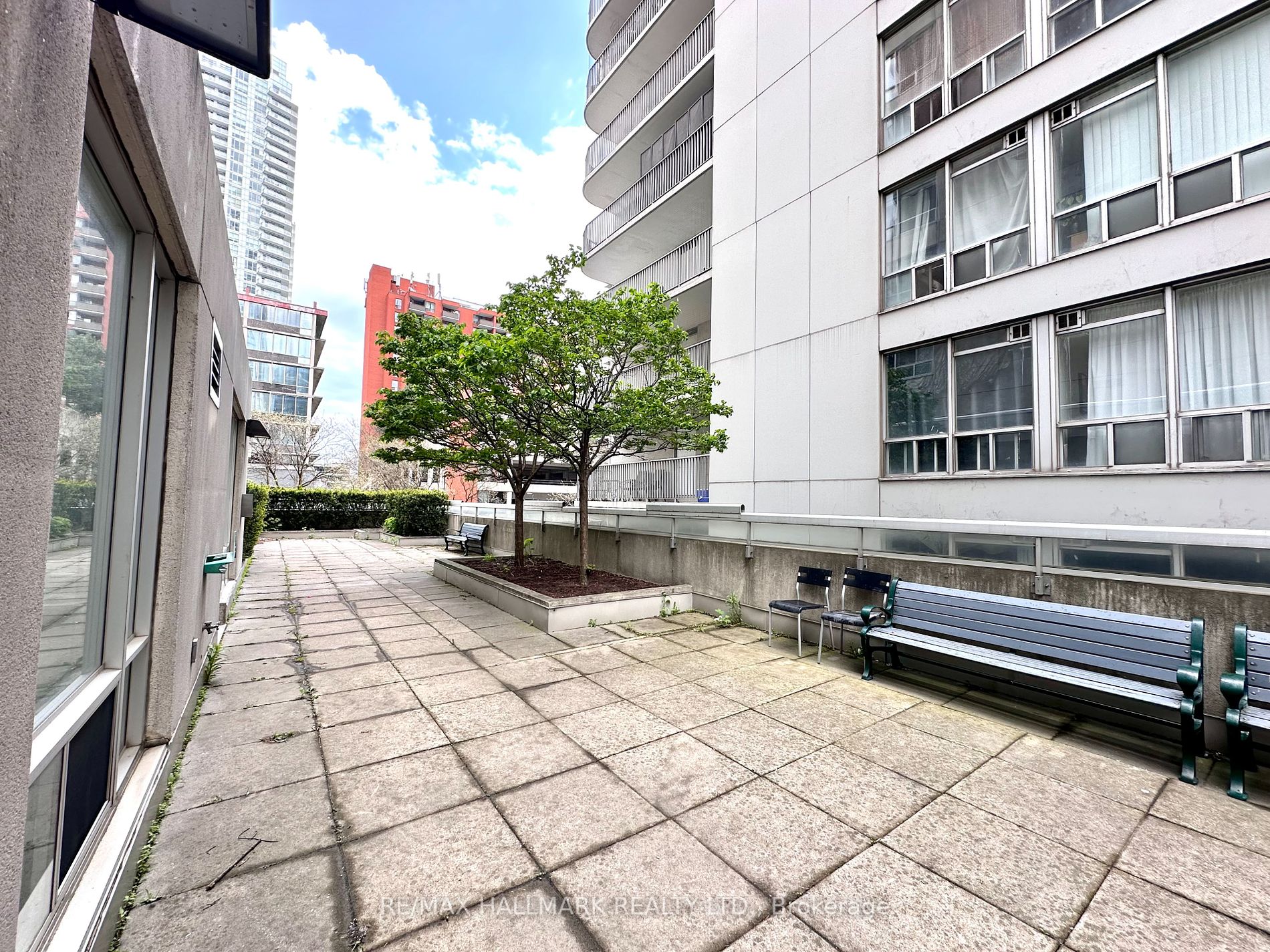 43 Eglinton Avenue E, #1902
