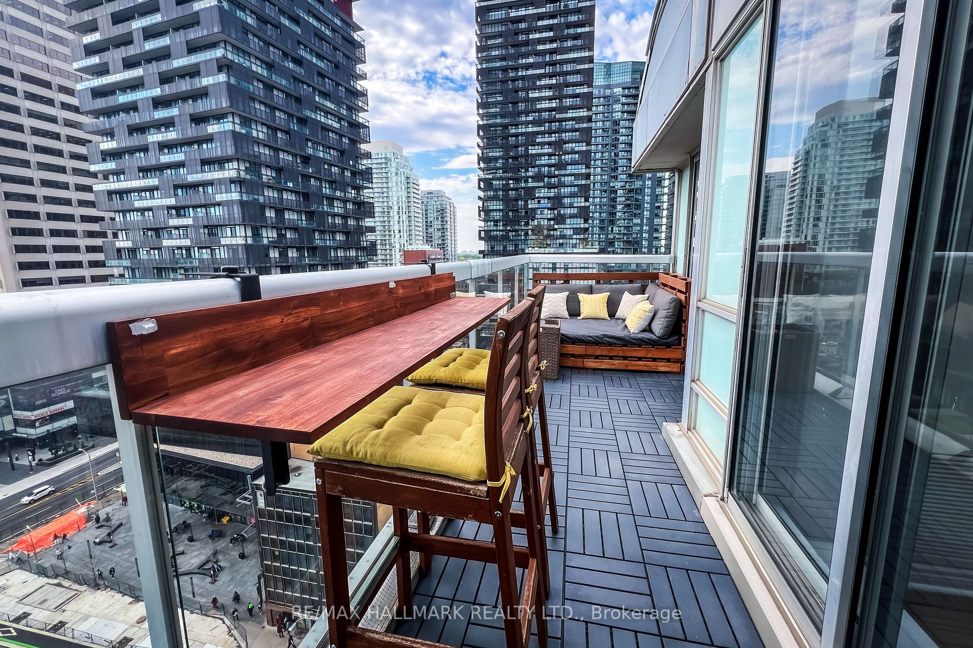 43 Eglinton Avenue E, #1902