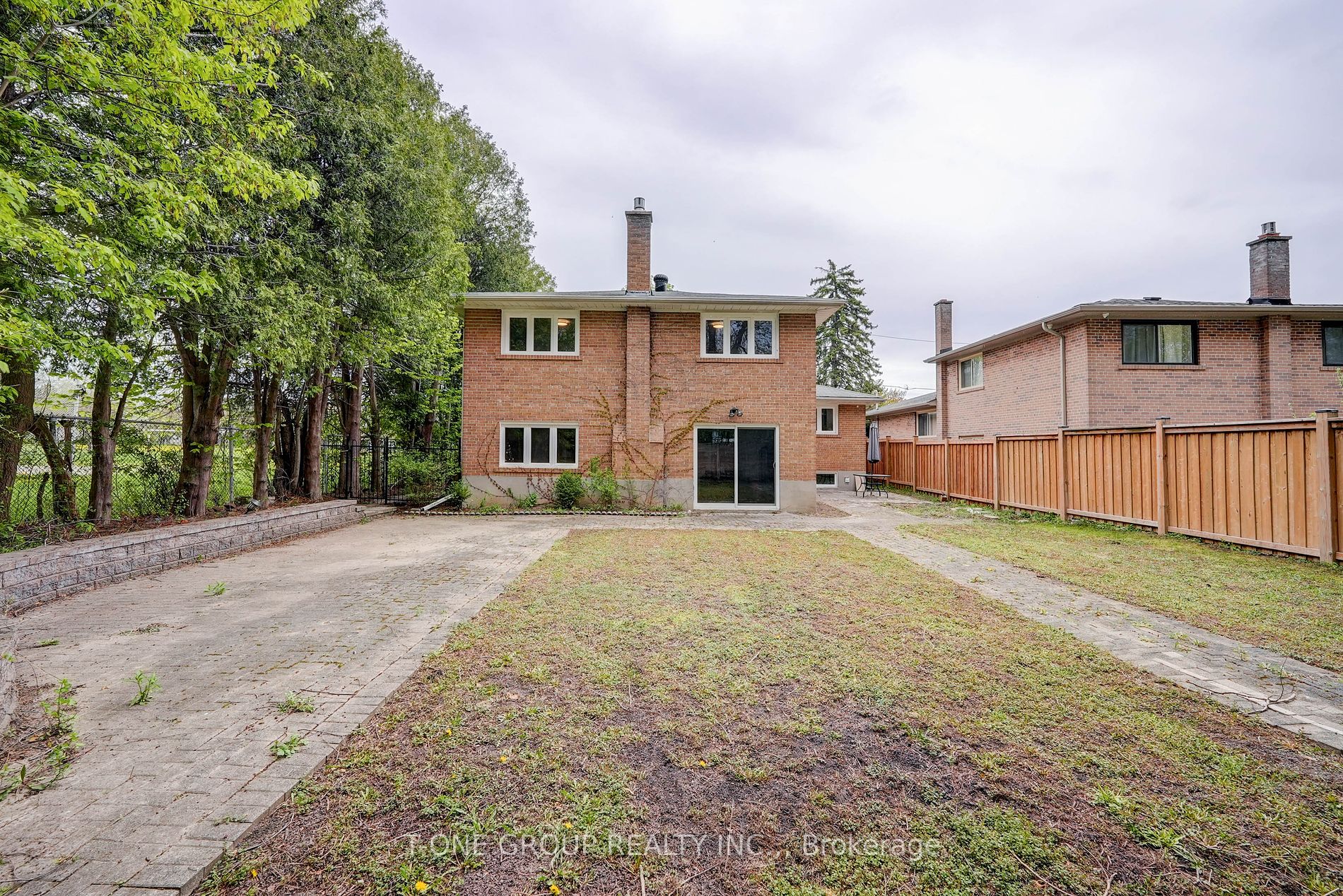 25 Greenyards Drive