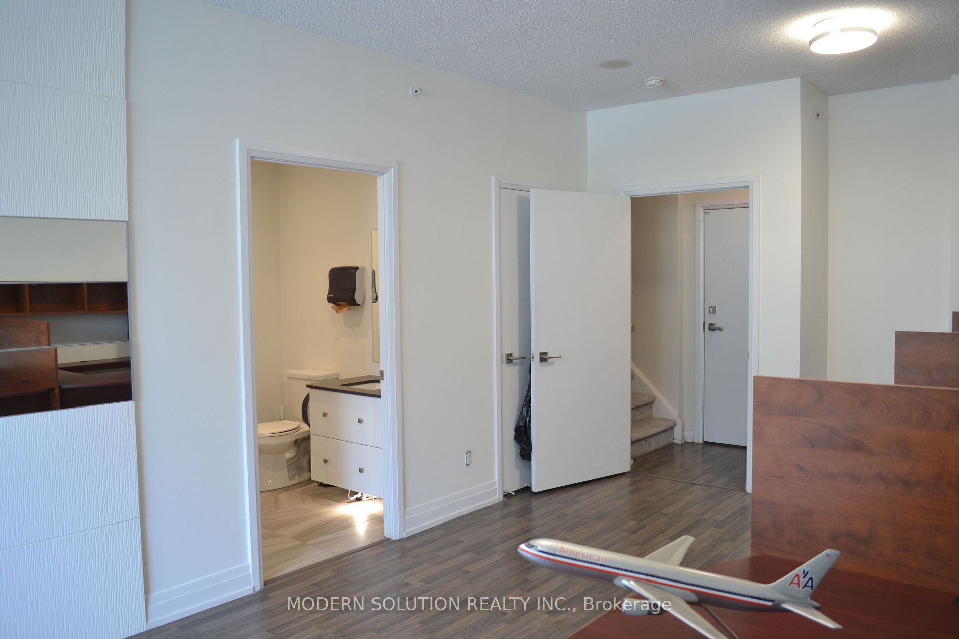 555 Wilson Ave W, #E109