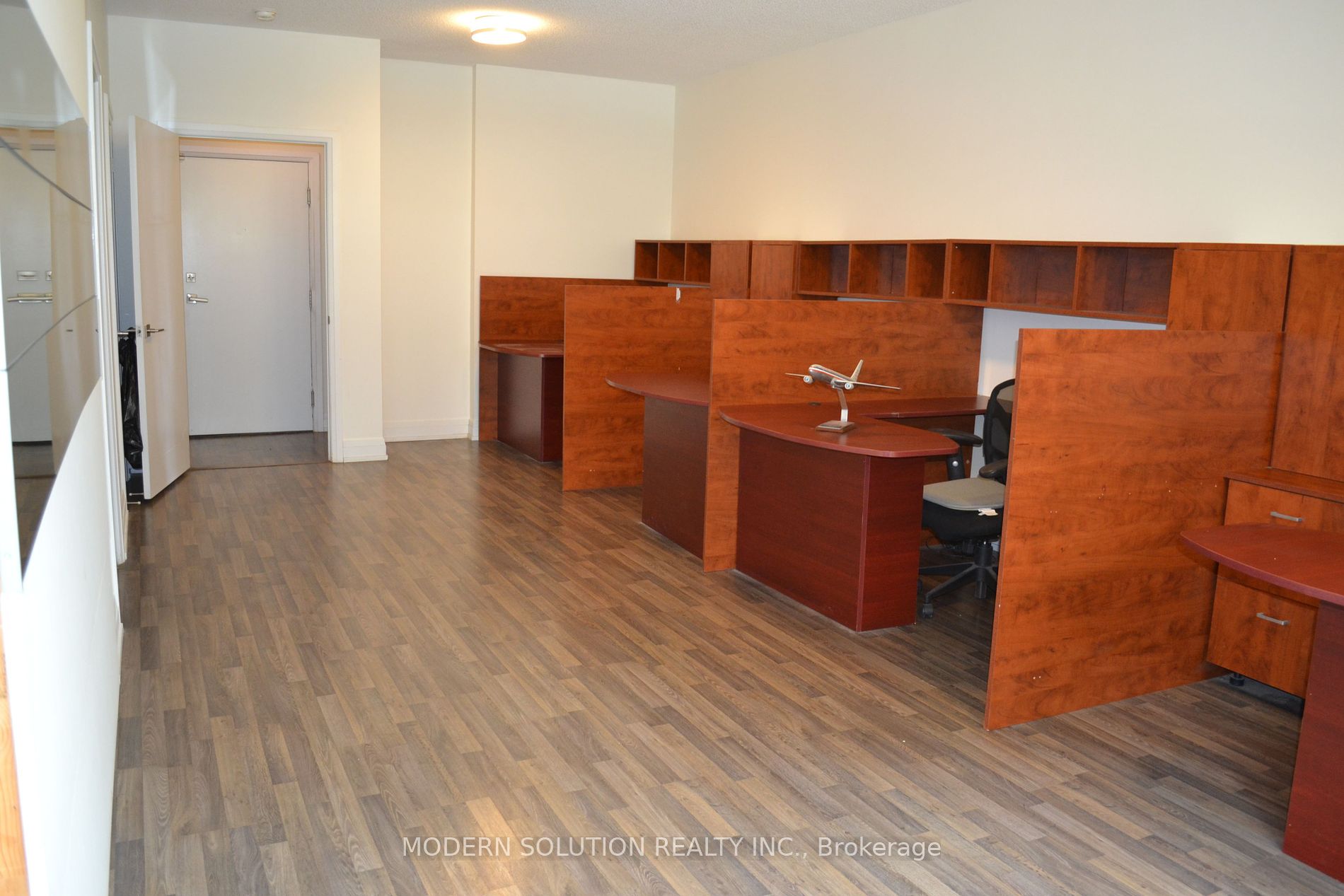 555 Wilson Ave W, #E109