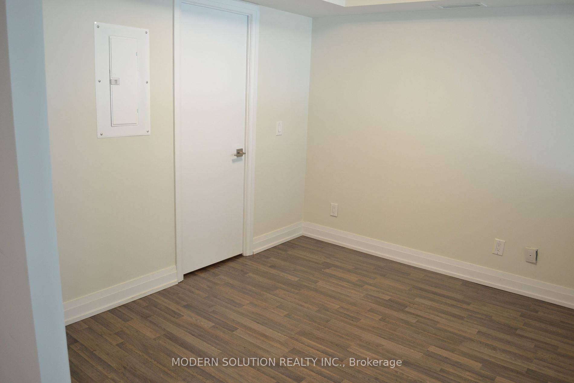 555 Wilson Ave W, #E109