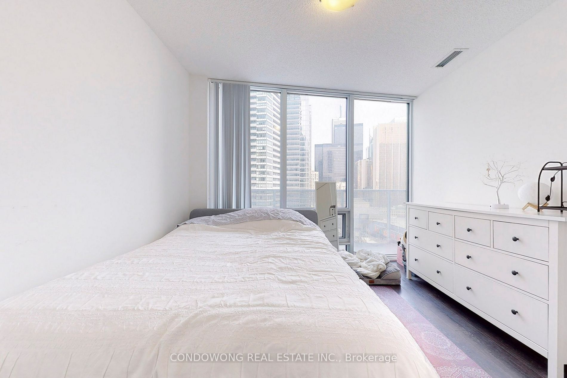 100 Harbour St, #1703
