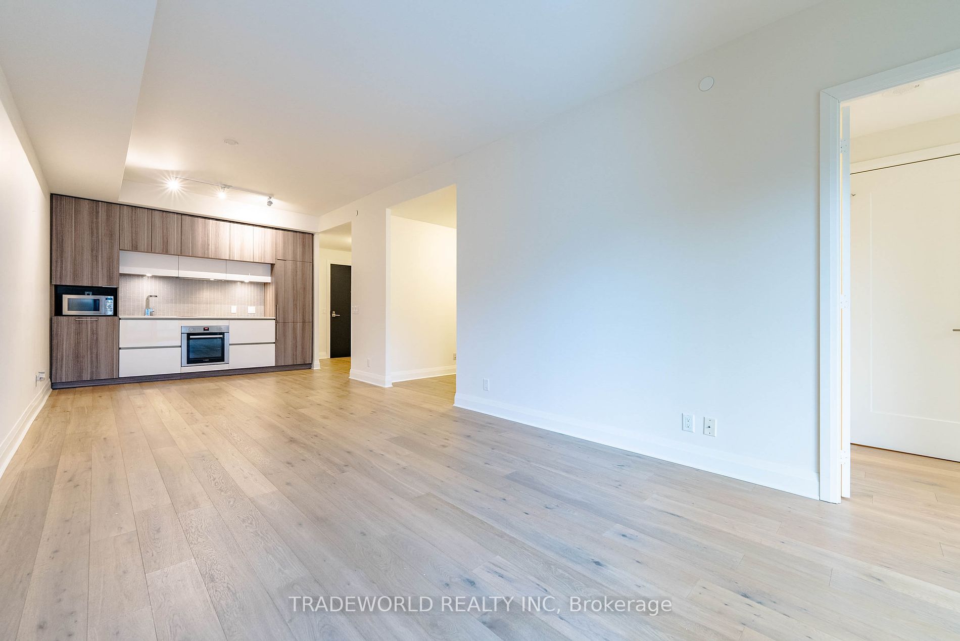 151 Avenue Road, #305