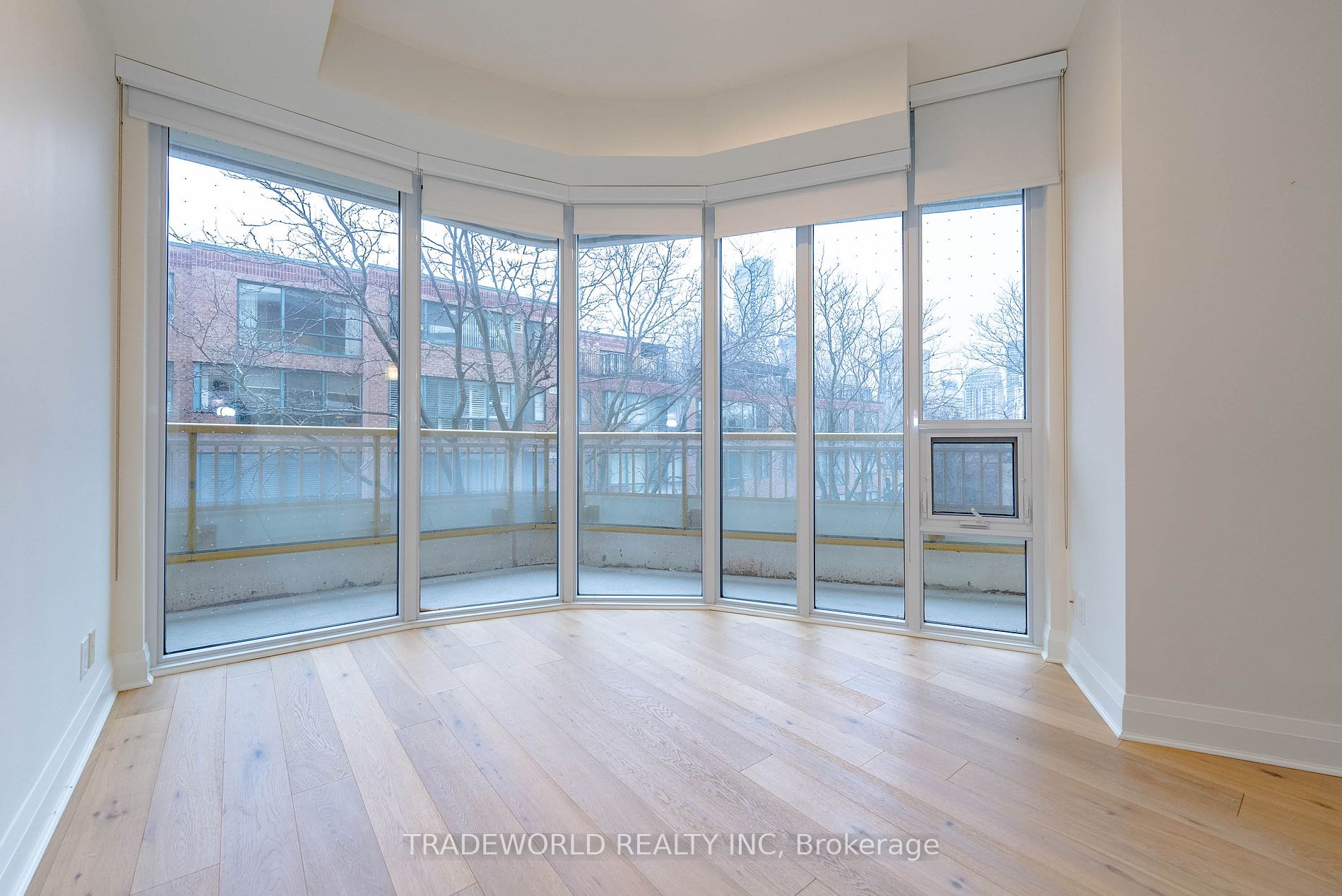 151 Avenue Road, #305