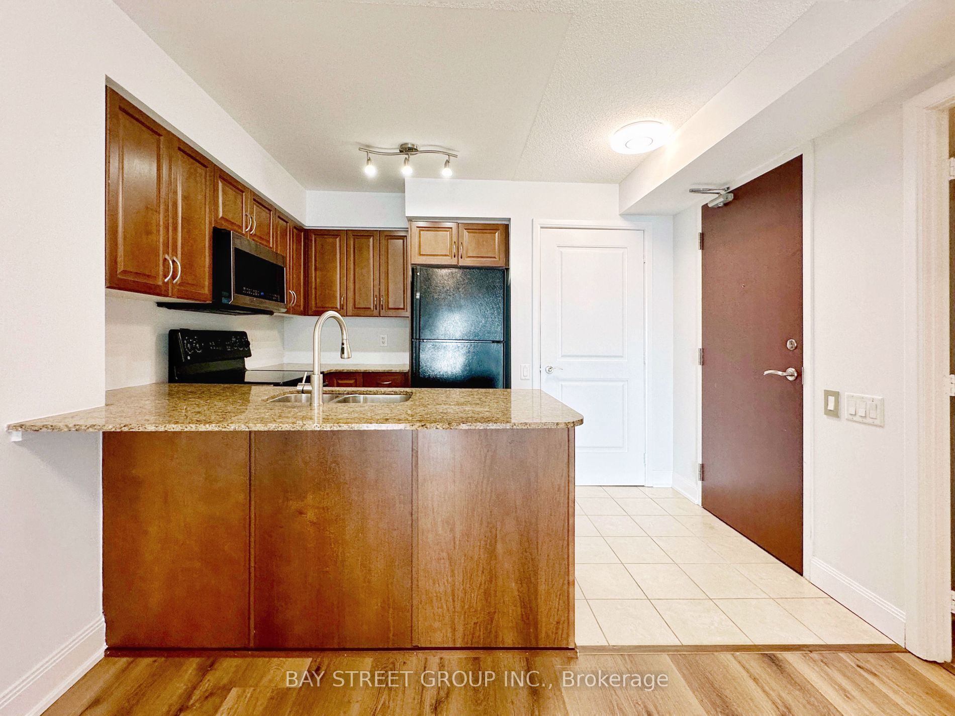 2181 Yonge St, #1406