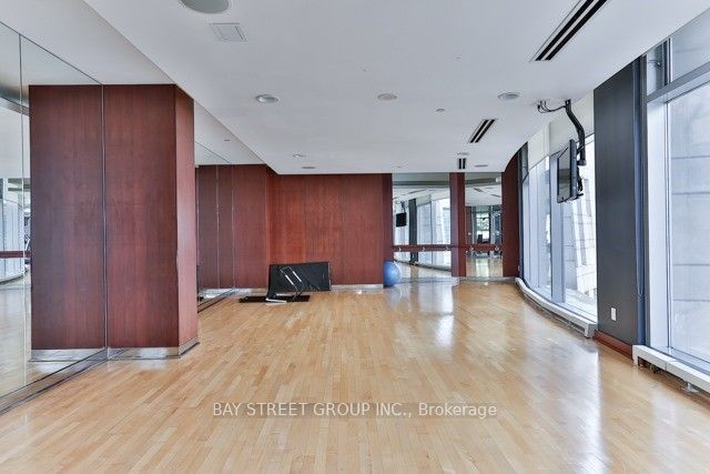 2181 Yonge St, #1406