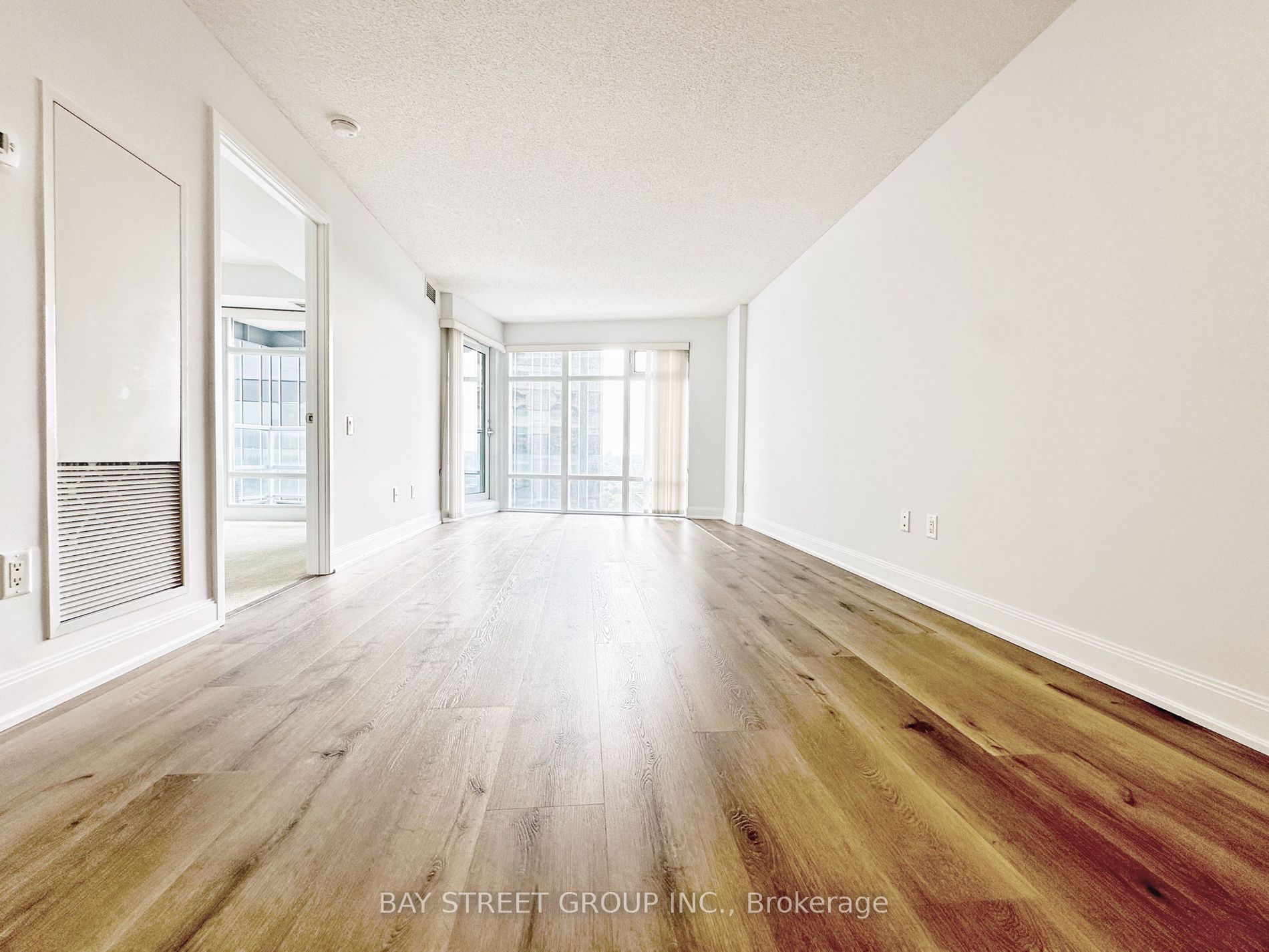 2181 Yonge St, #1406