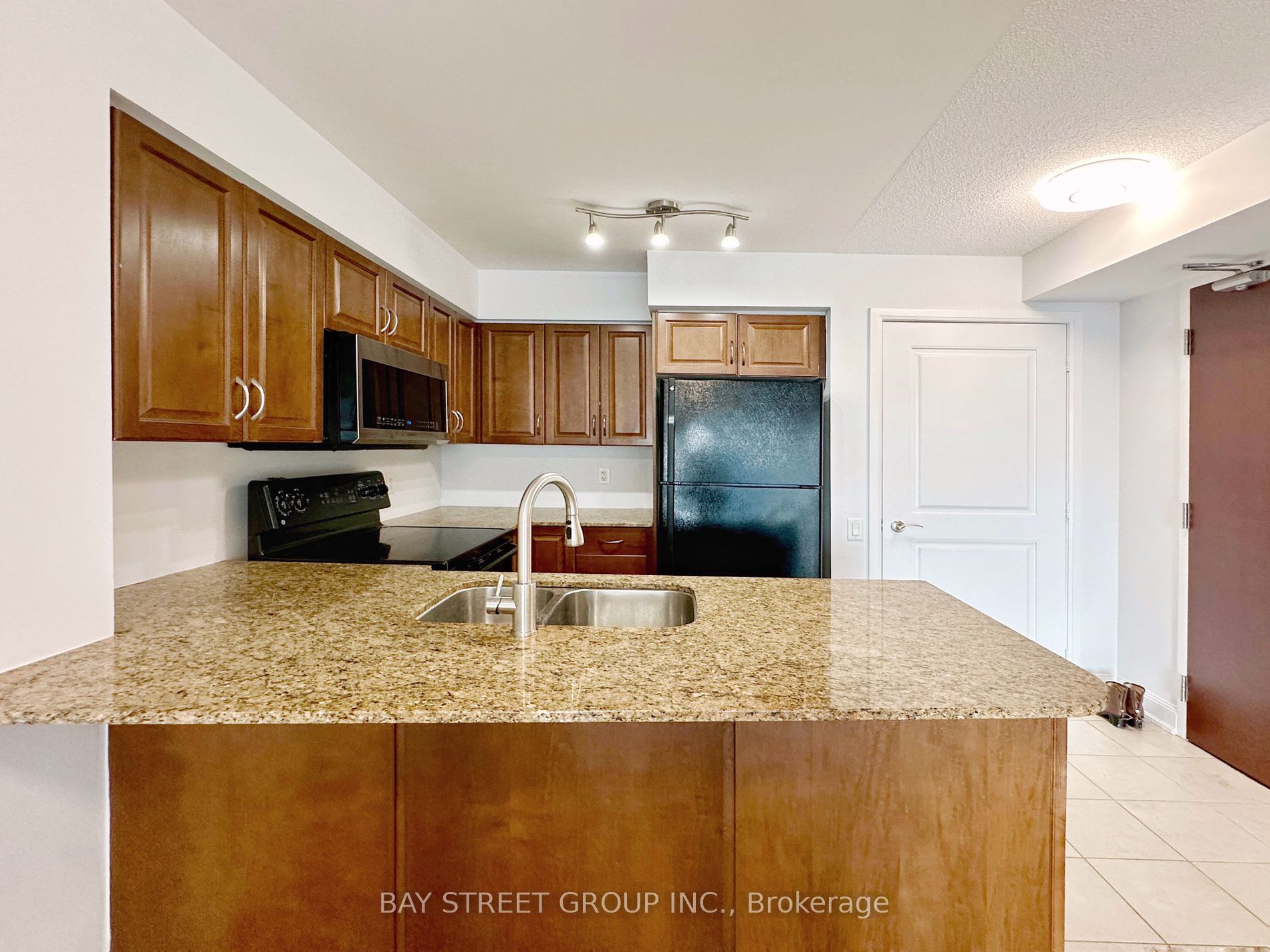 2181 Yonge St, #1406