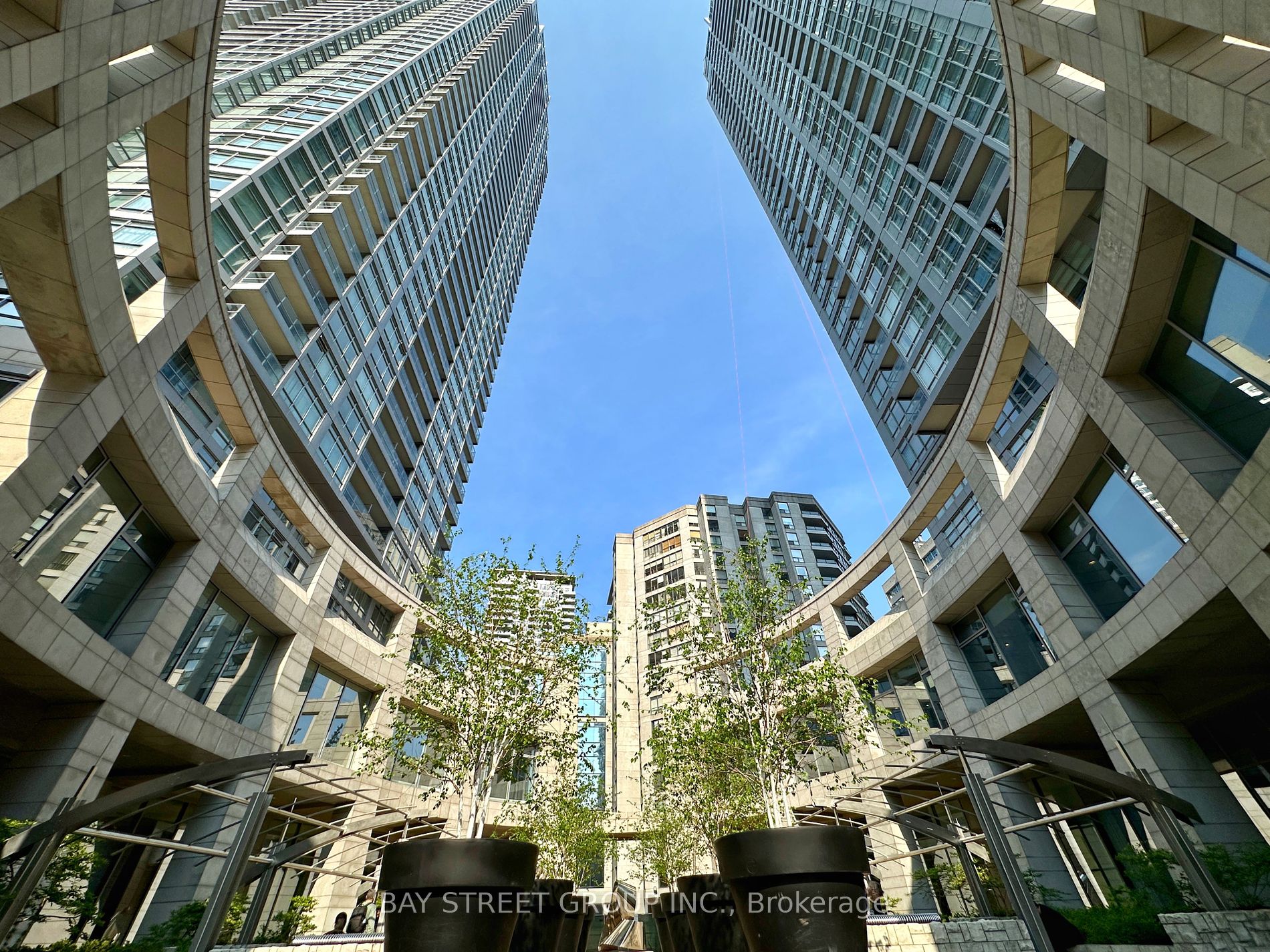 2181 Yonge St, #1406