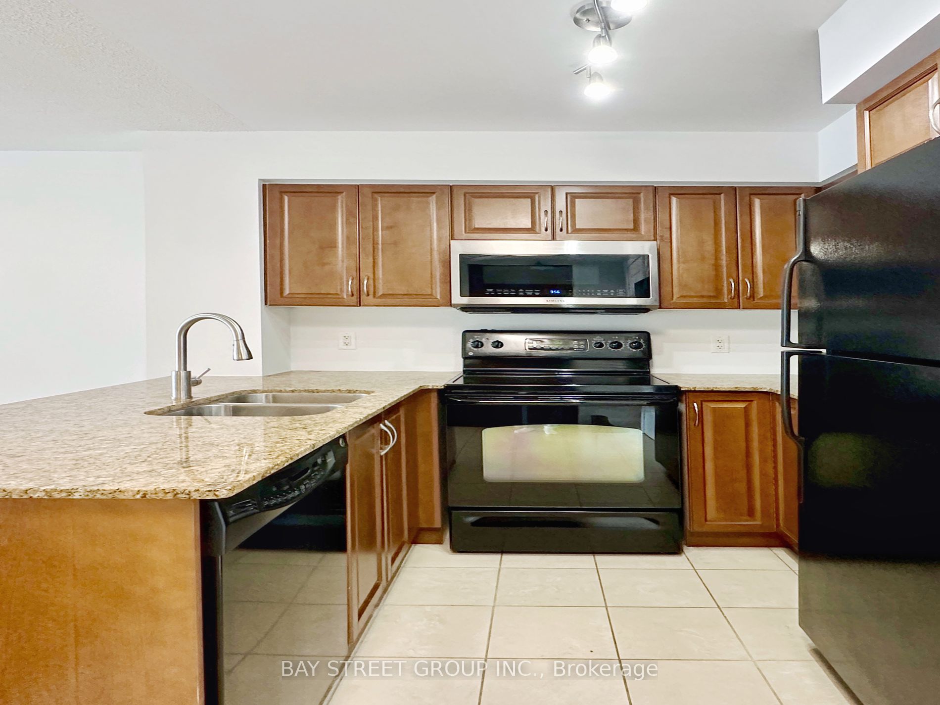 2181 Yonge St, #1406