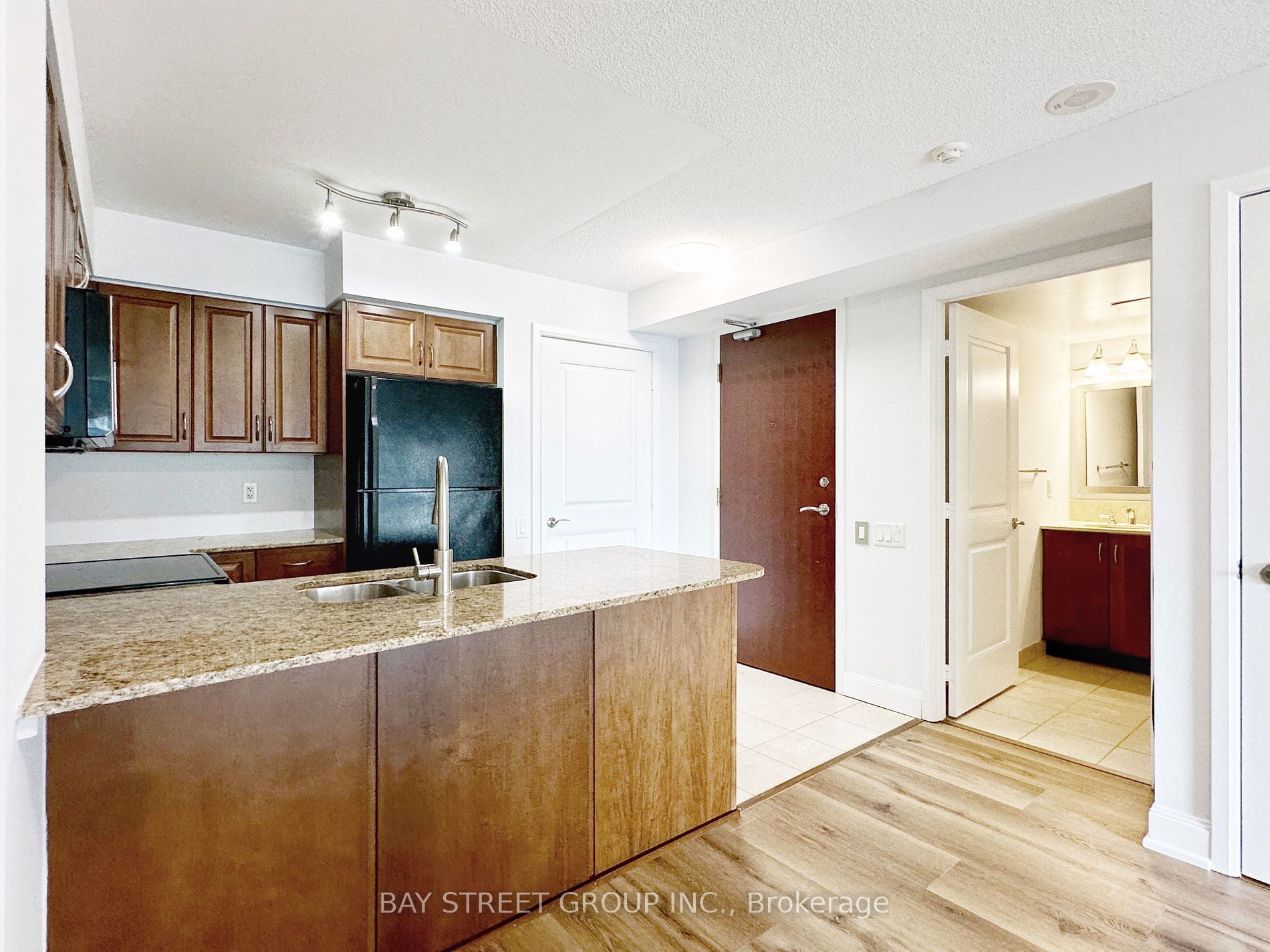 2181 Yonge St, #1406