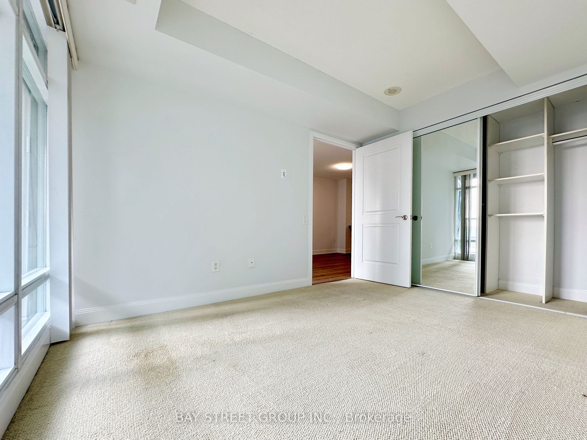 2181 Yonge St, #1406