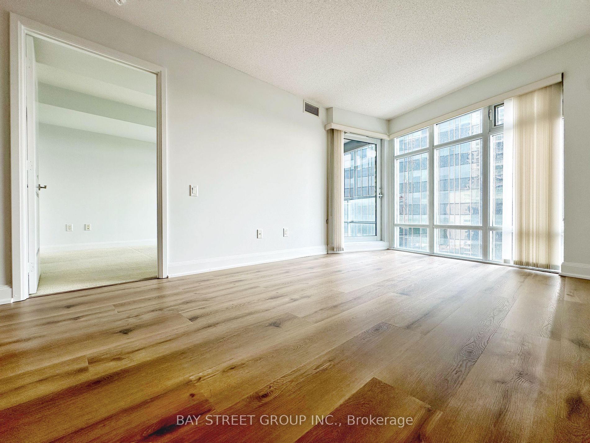 2181 Yonge St, #1406