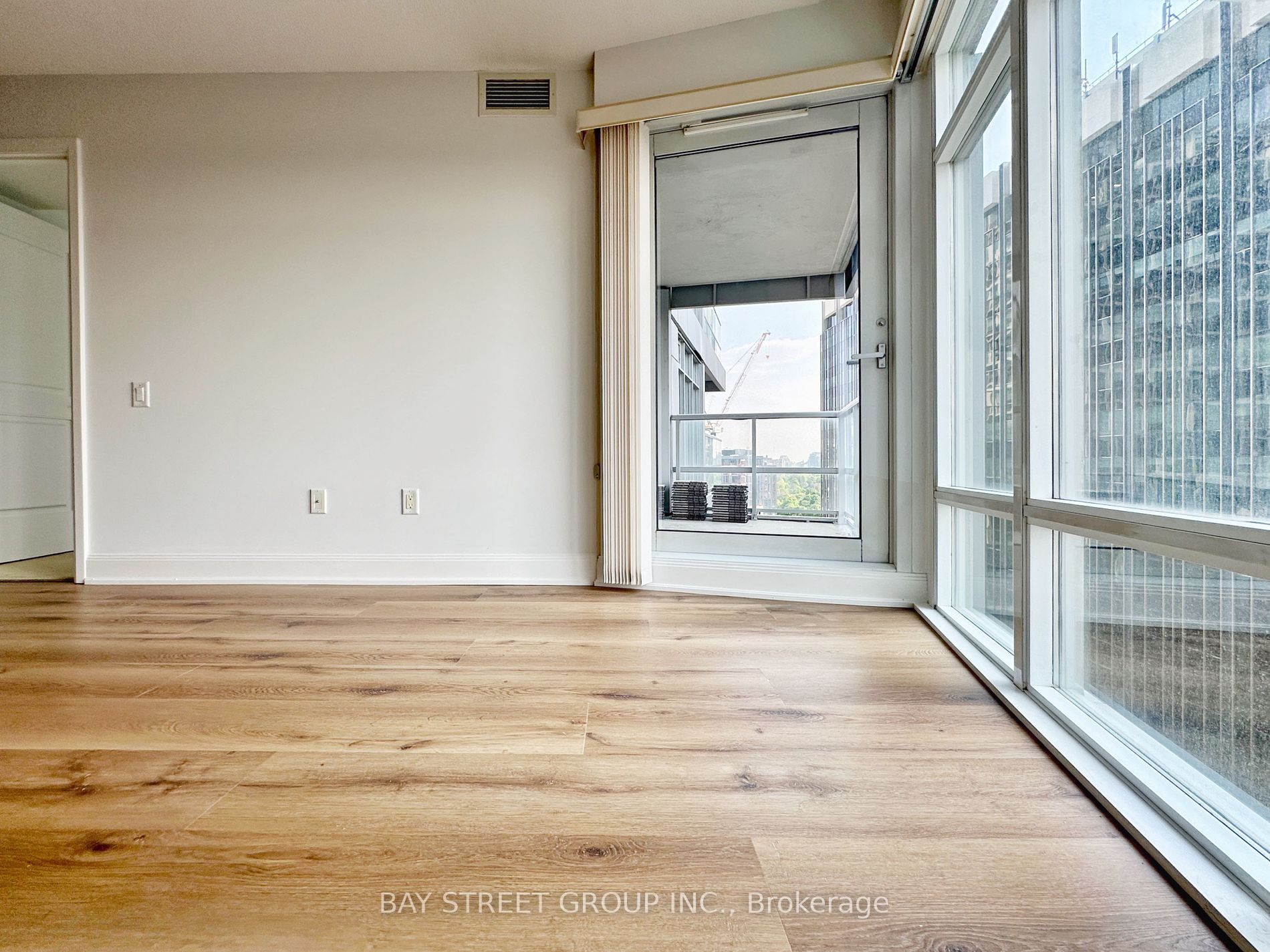 2181 Yonge St, #1406