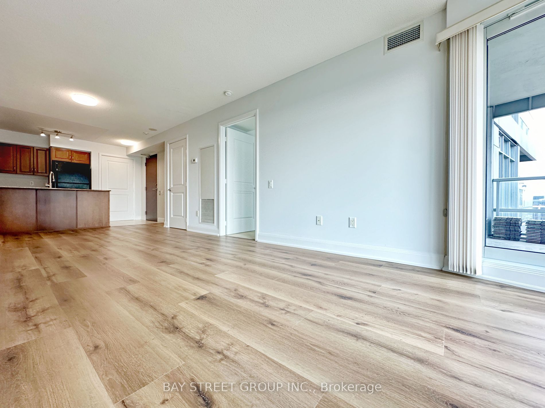 2181 Yonge St, #1406