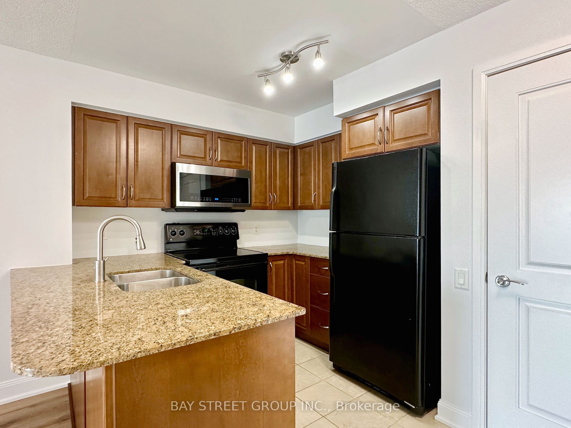 2181 Yonge St, #1406