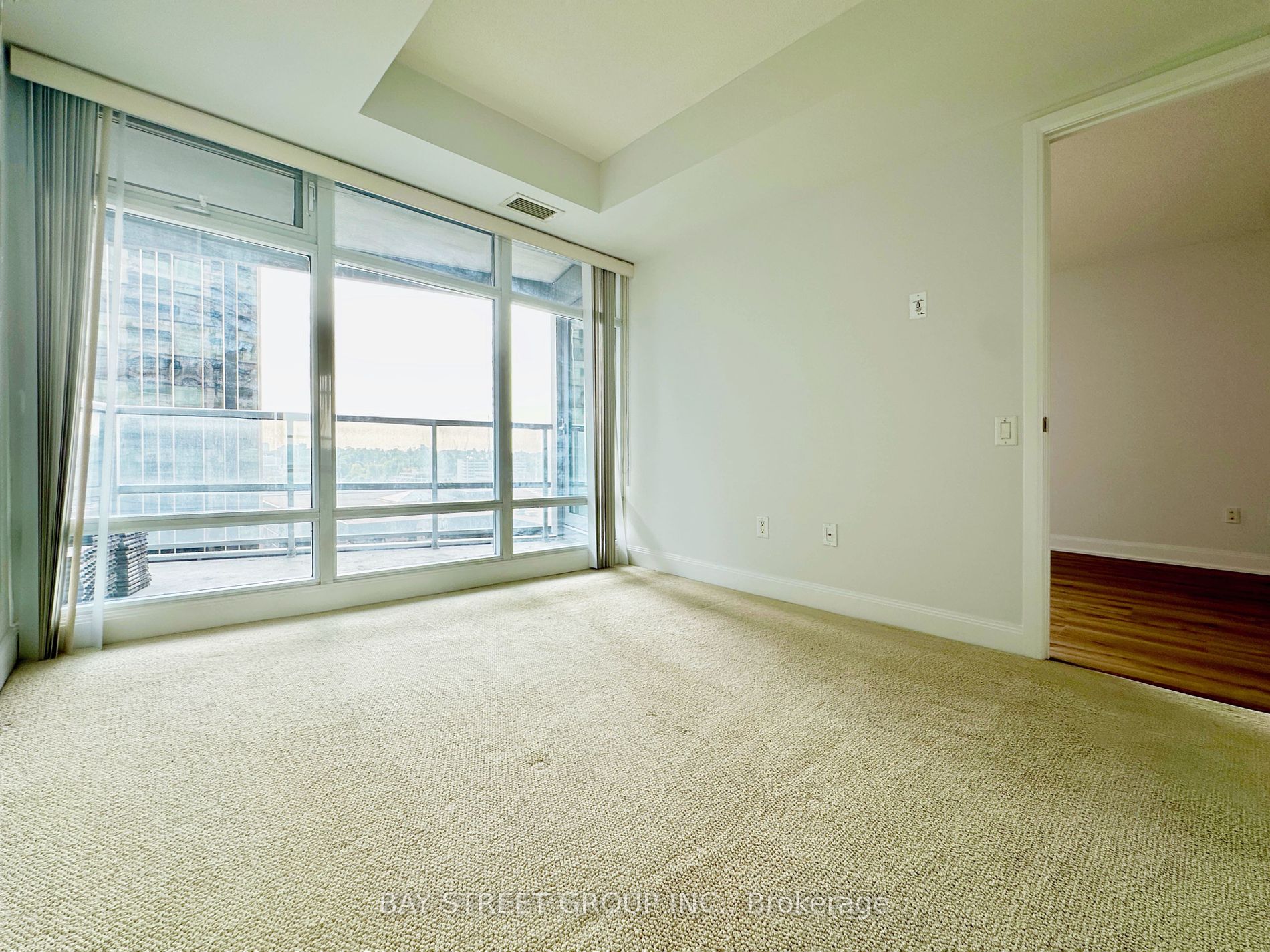 2181 Yonge St, #1406