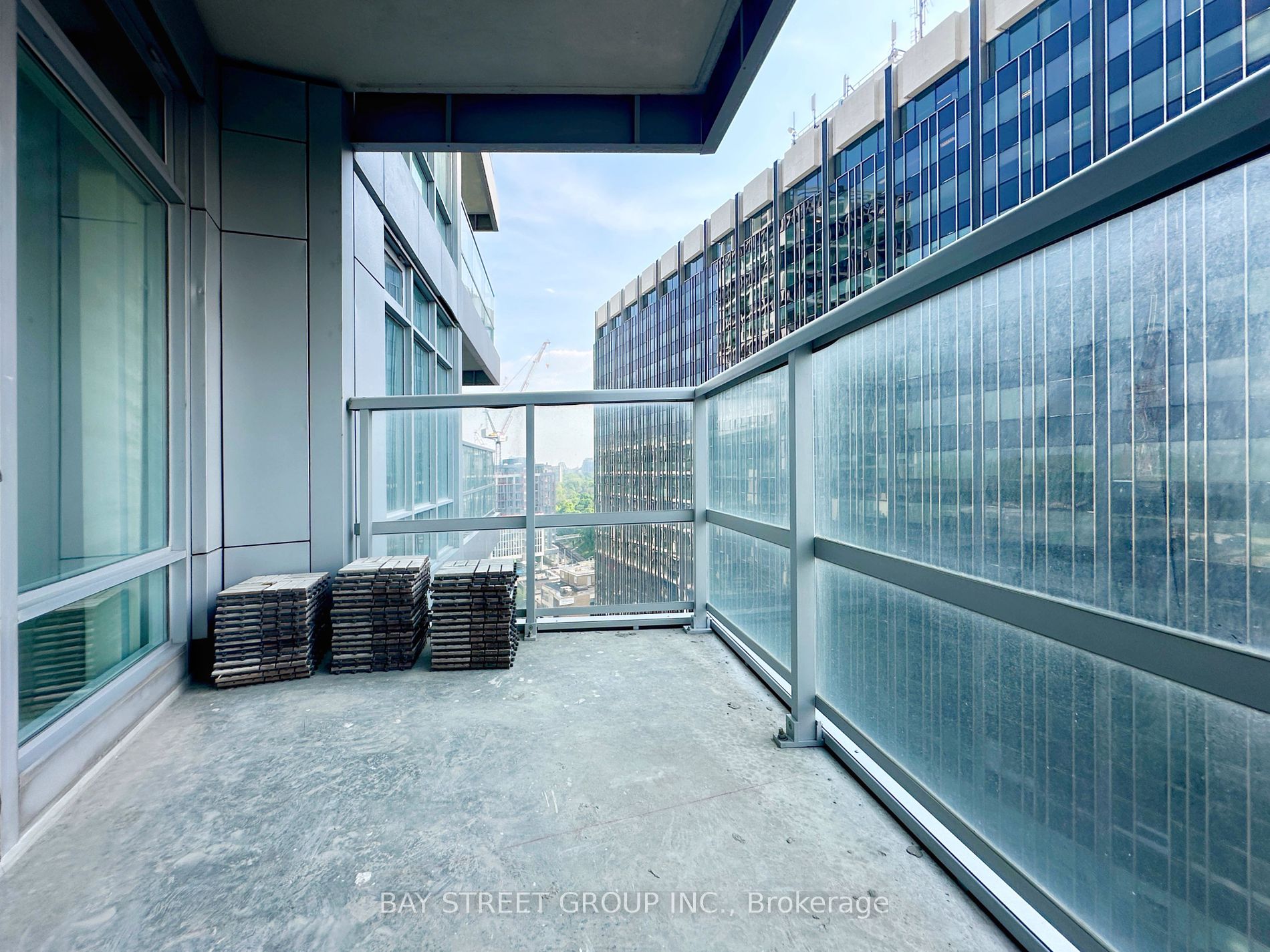 2181 Yonge St, #1406