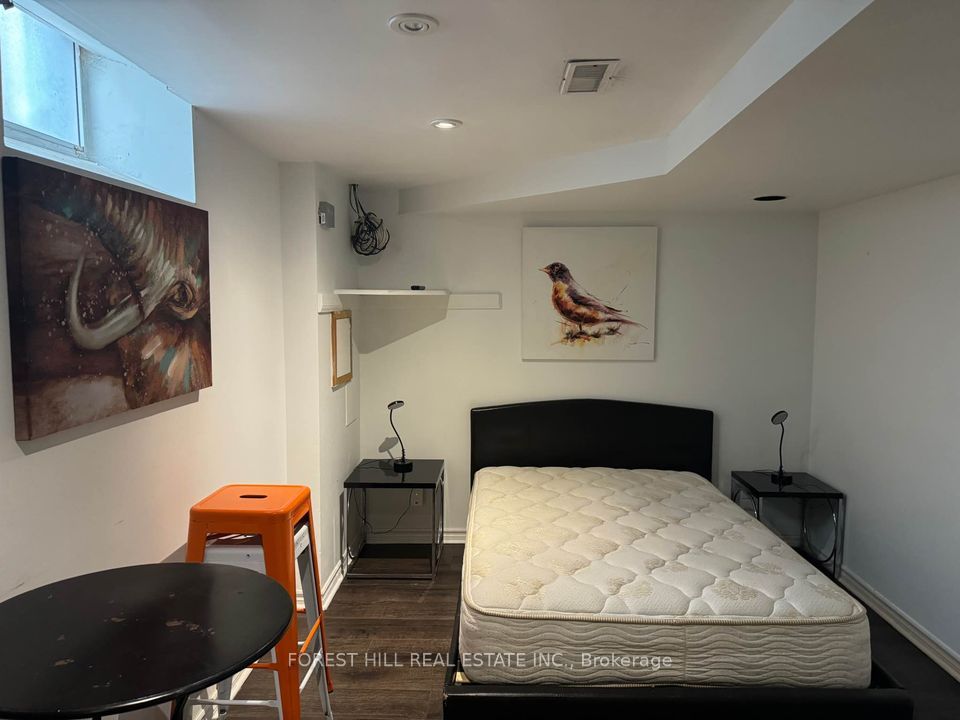 384 Queen Street E