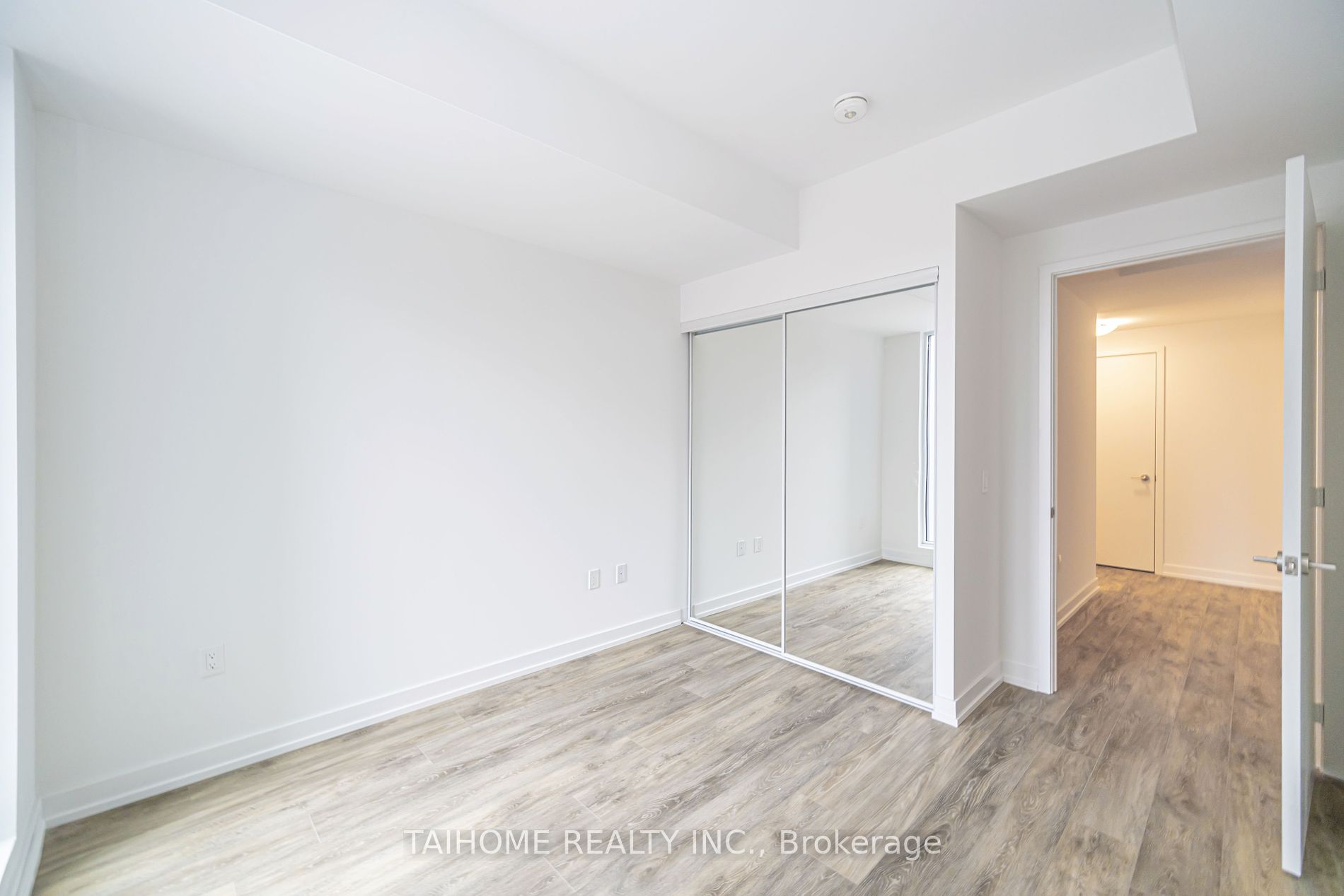 158 Front Street E #813