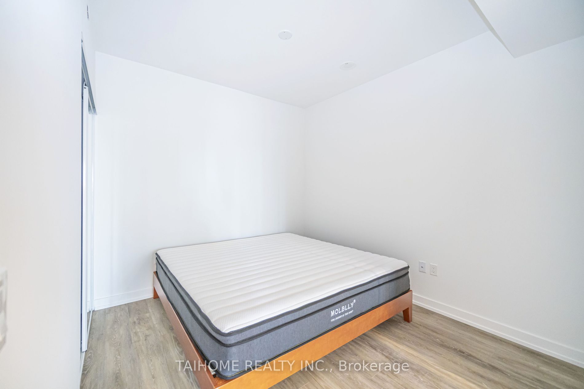 158 Front Street E #813