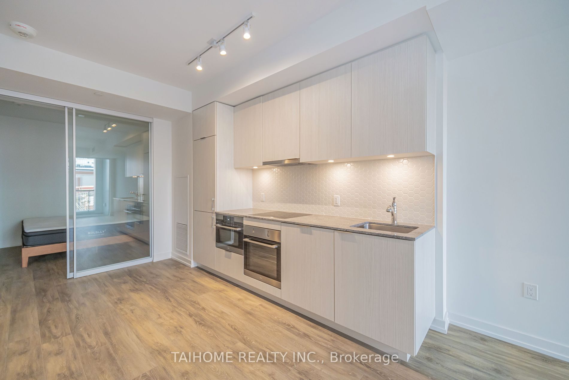 158 Front Street E #813