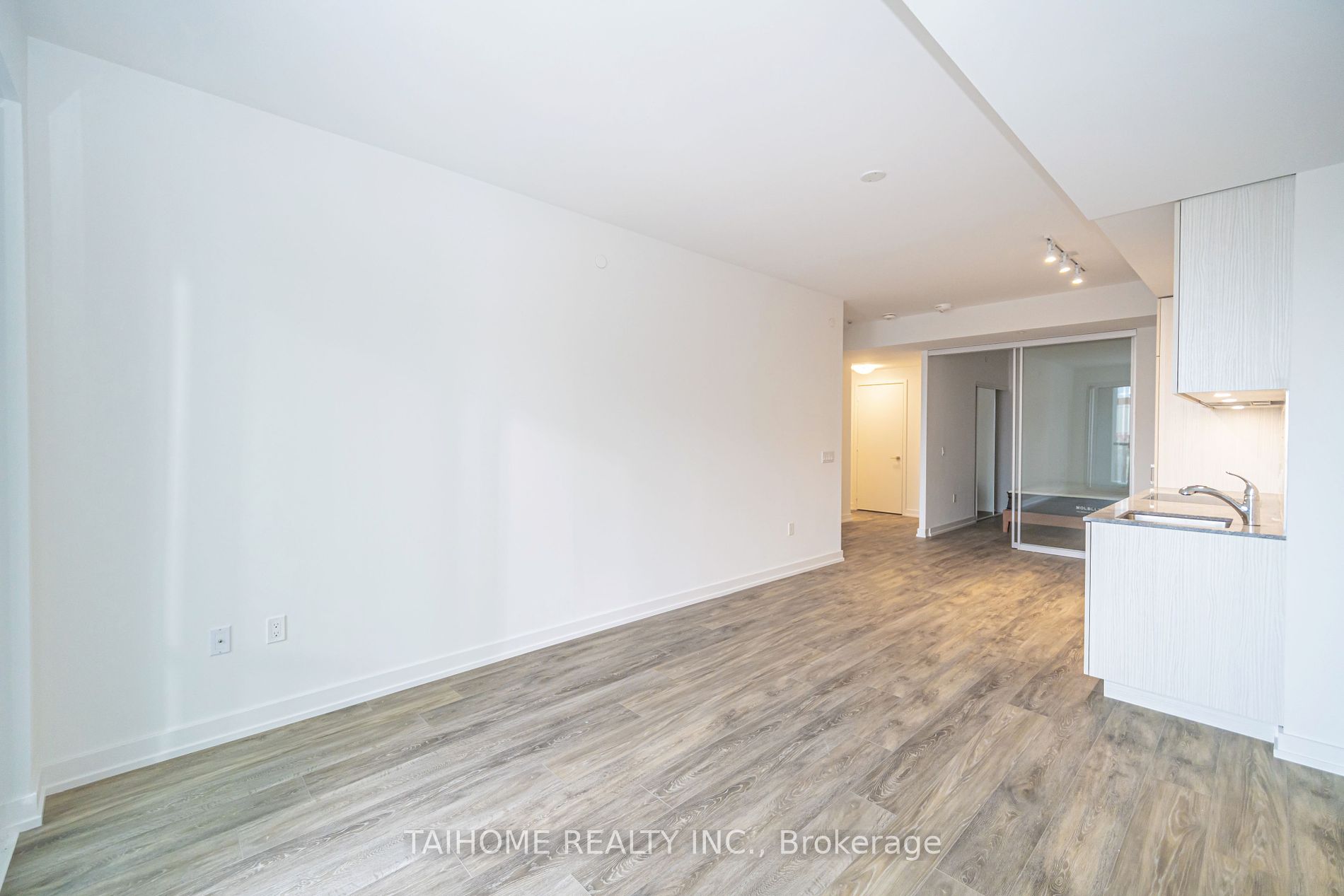158 Front Street E #813