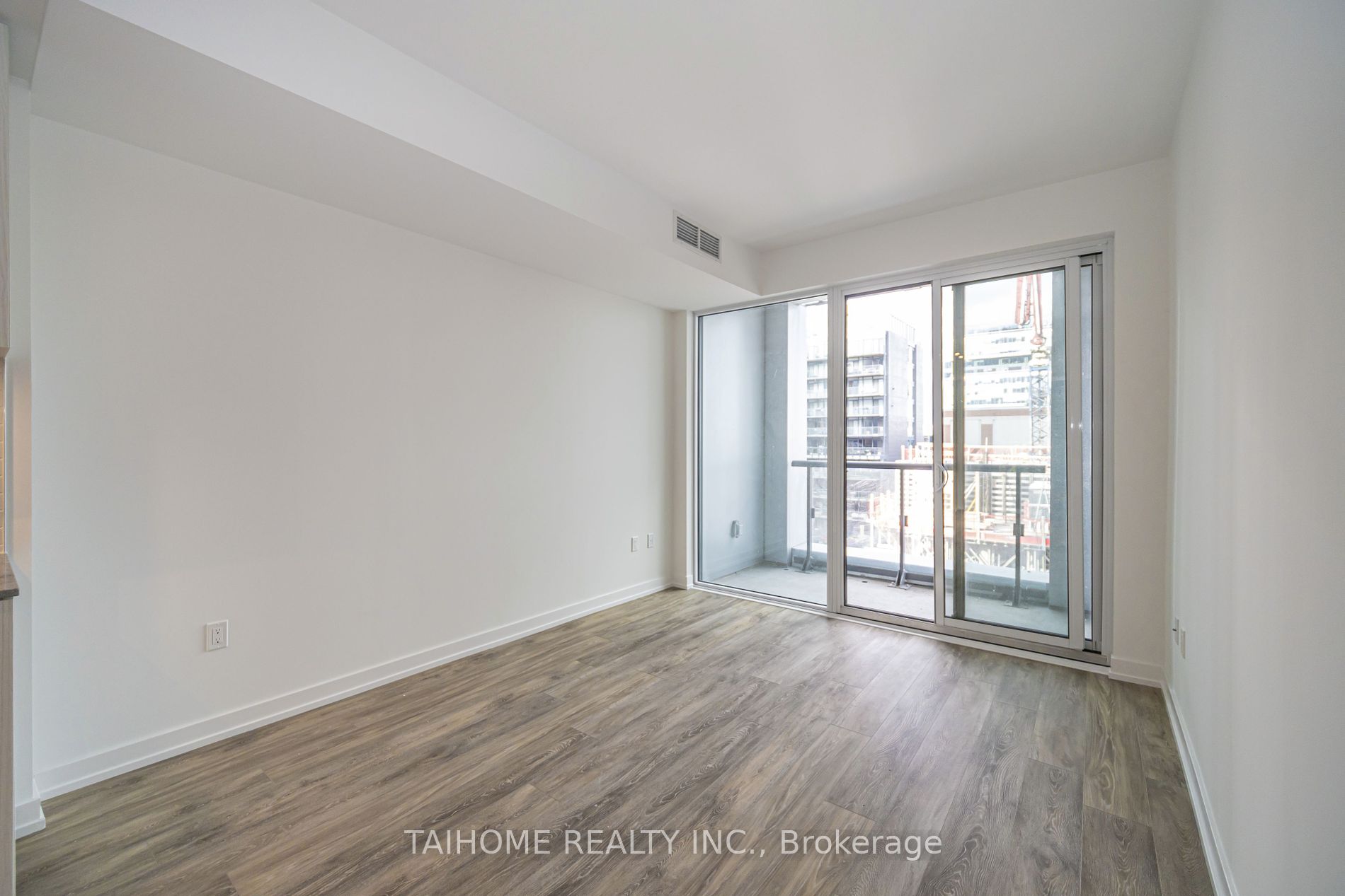 158 Front Street E #813