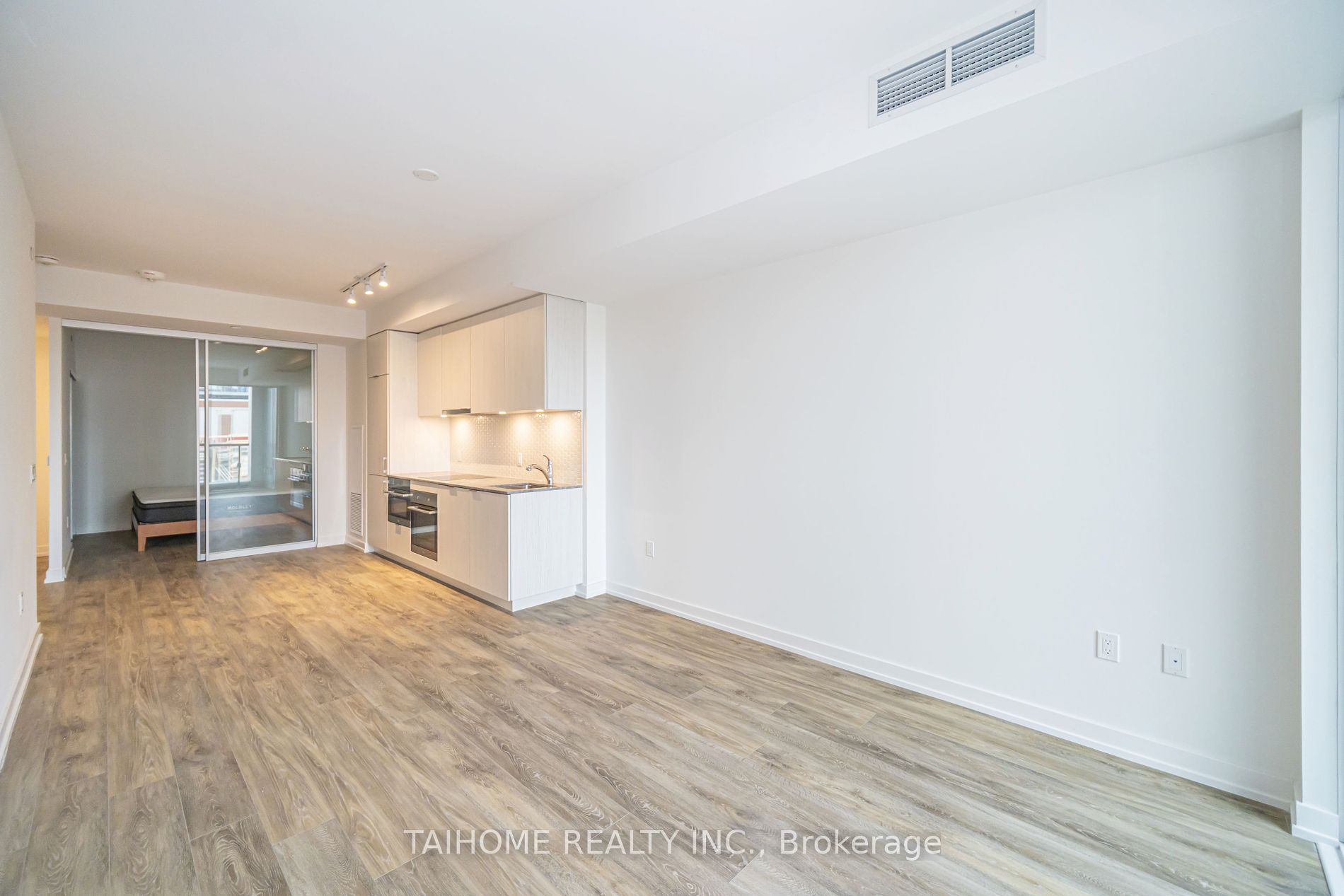 158 Front Street E #813