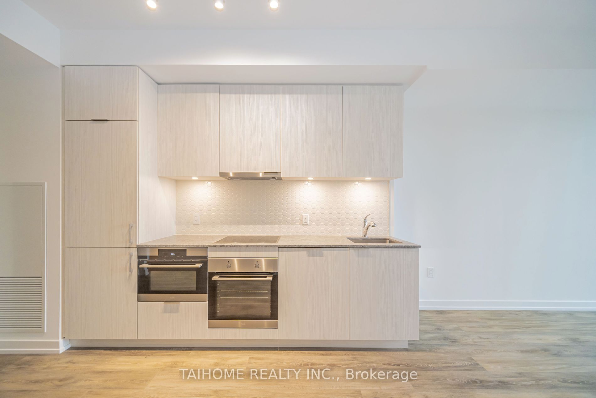 158 Front Street E #813