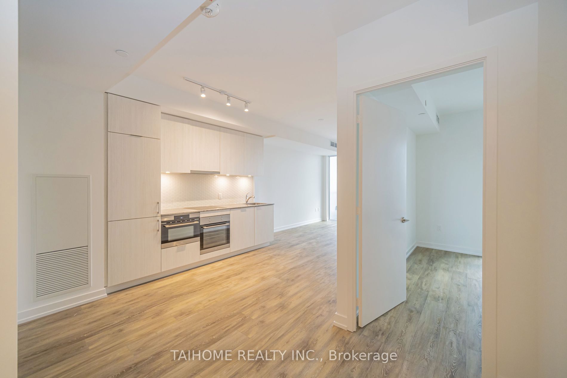 158 Front Street E #813