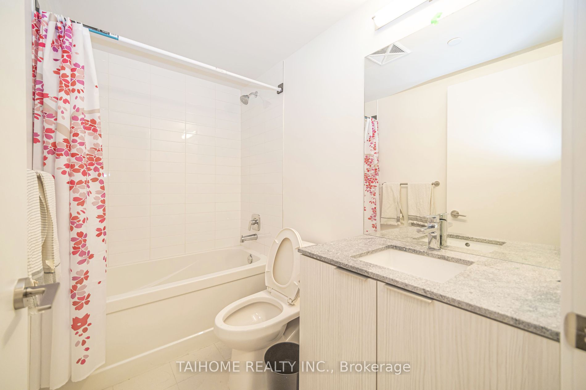 158 Front Street E #813