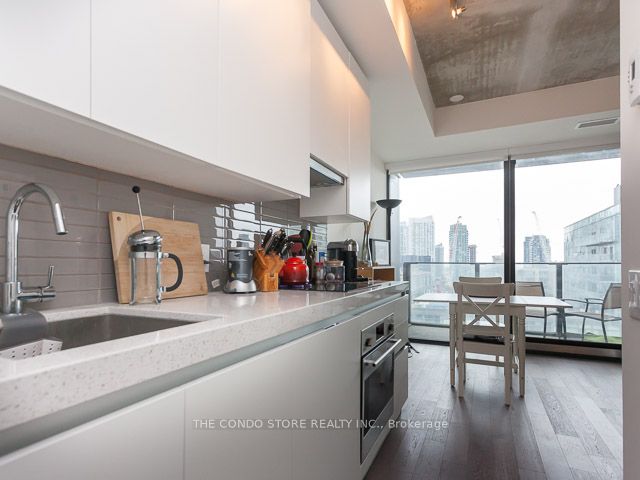 629 King St W, #1207
