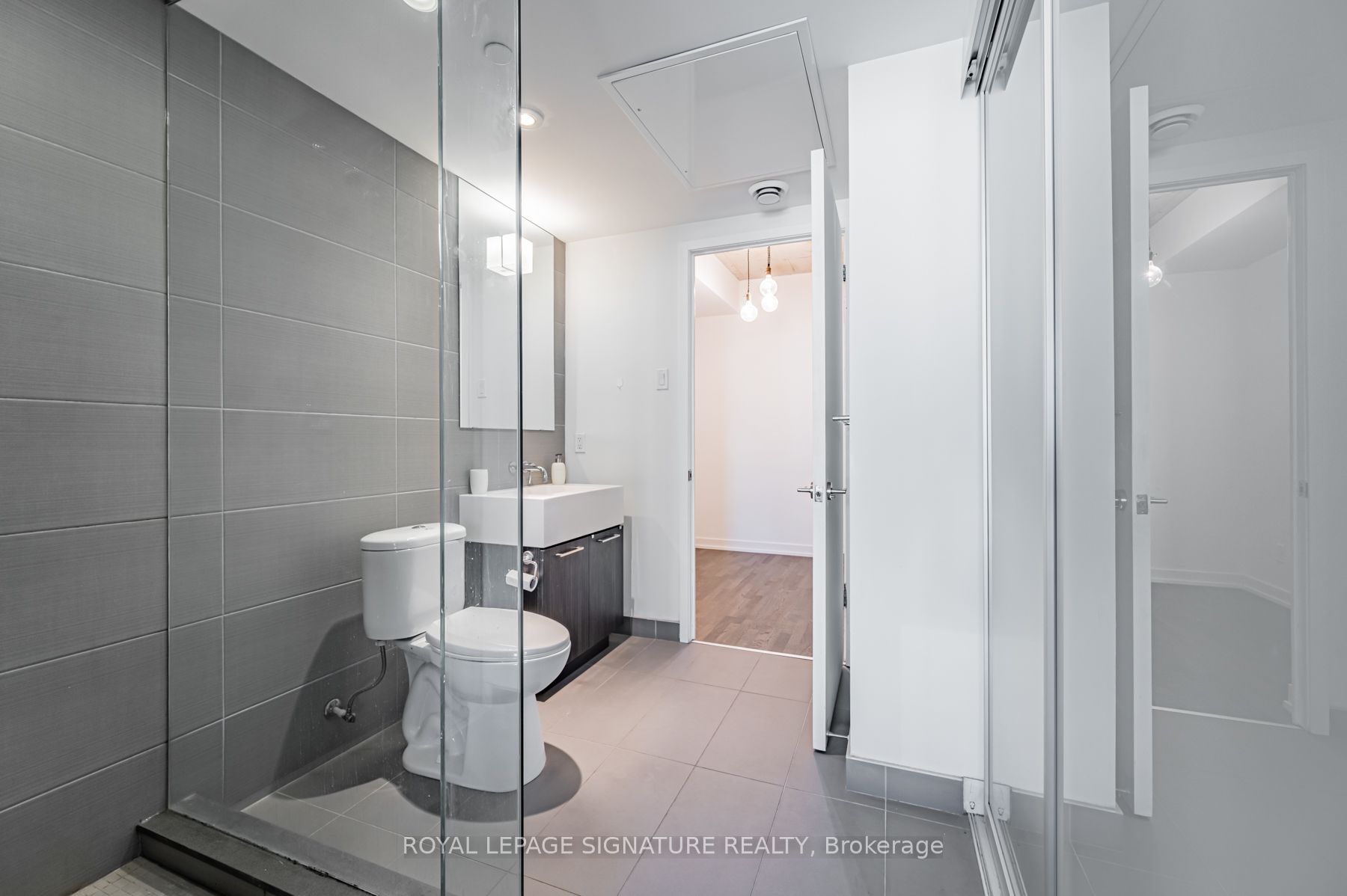 560 King Street W, #610