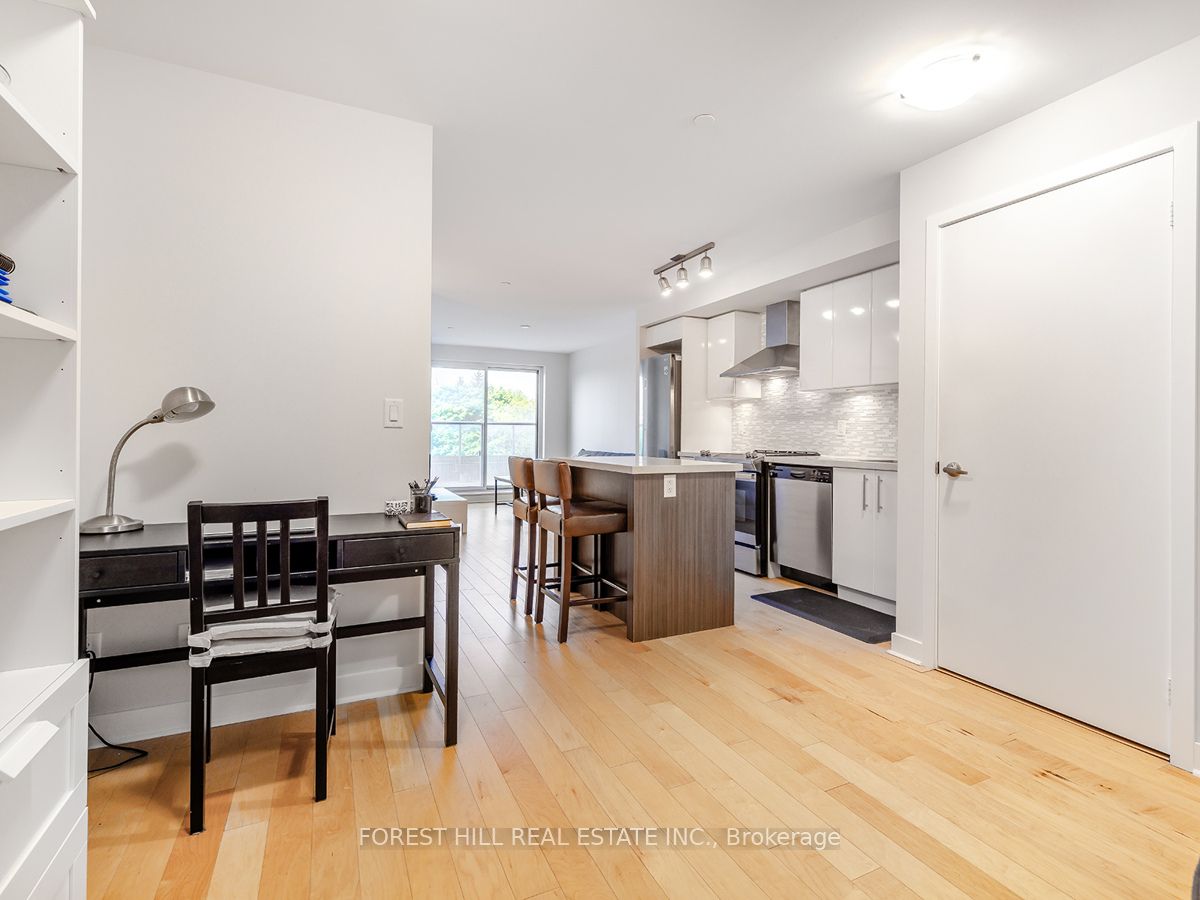 58 Orchard View Boulevard, #401