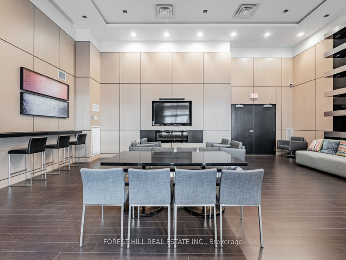 58 Orchard View Boulevard, #401