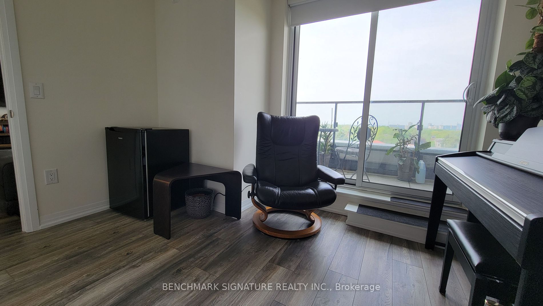 741 Sheppard Ave W, #806