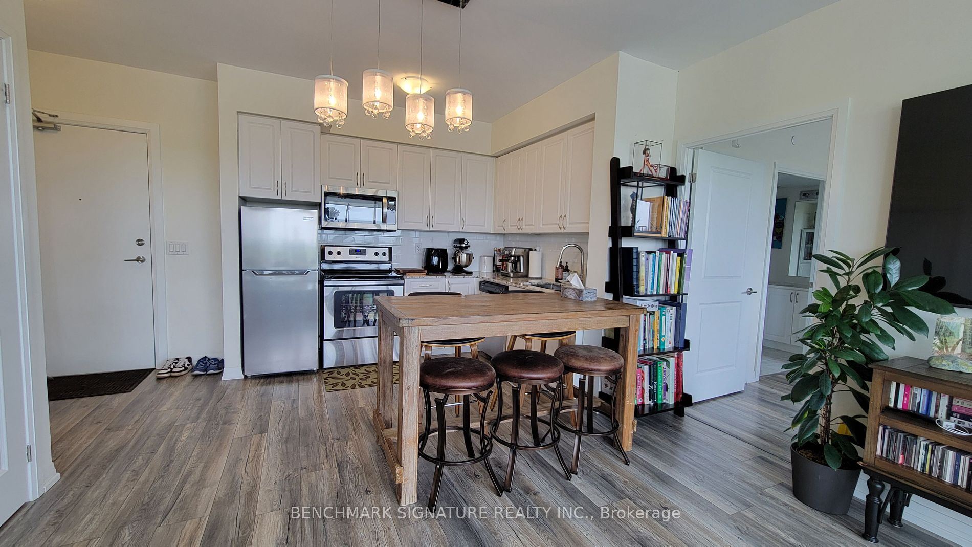 741 Sheppard Ave W, #806
