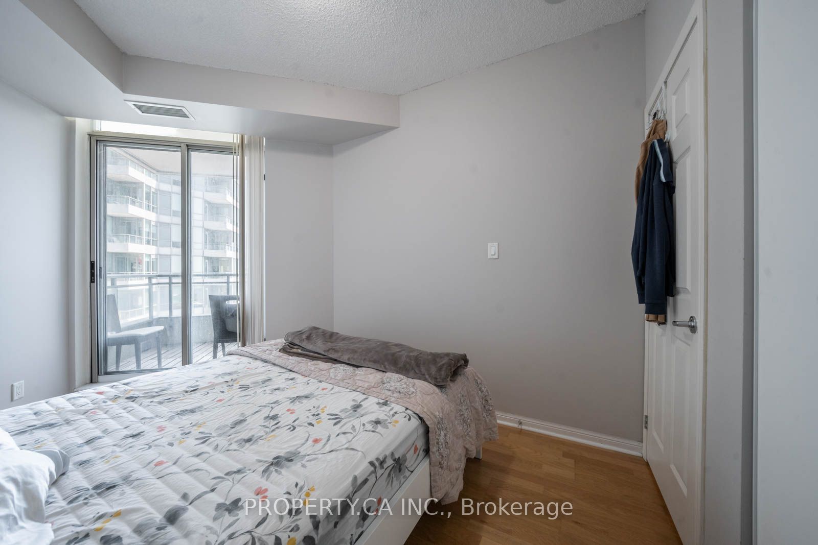 230 Queens Quay W #1815