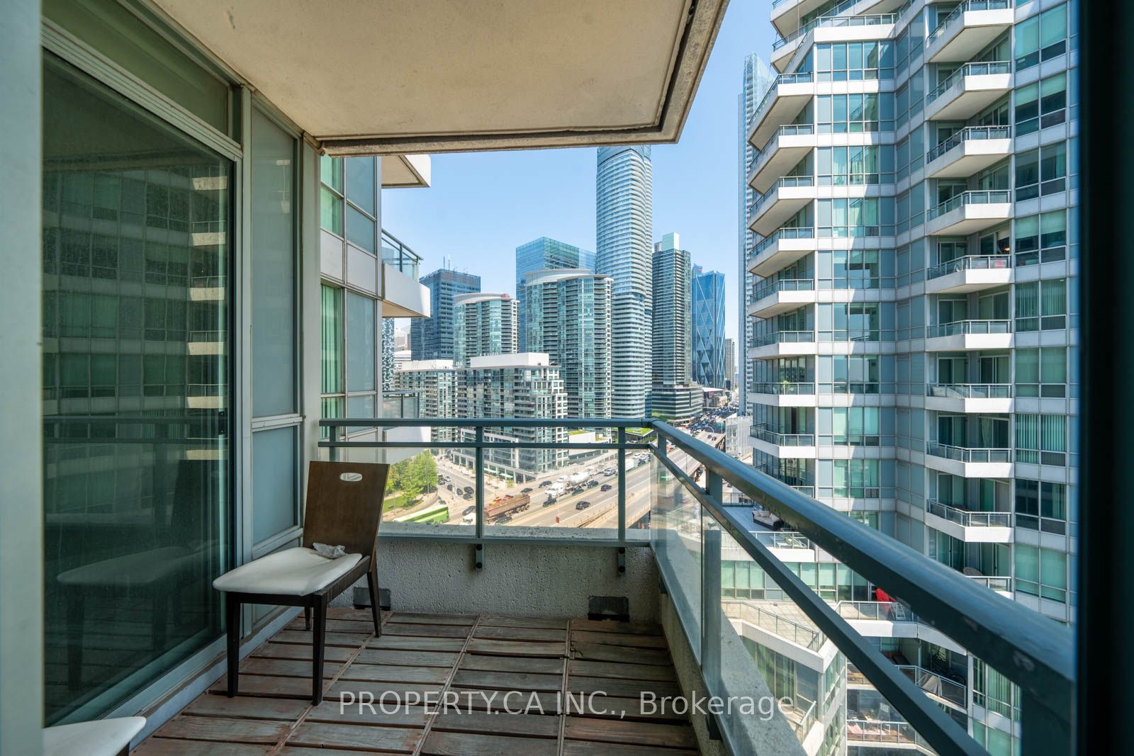230 Queens Quay W #1815