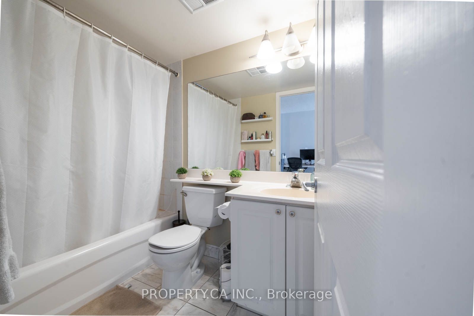 230 Queens Quay W #1815