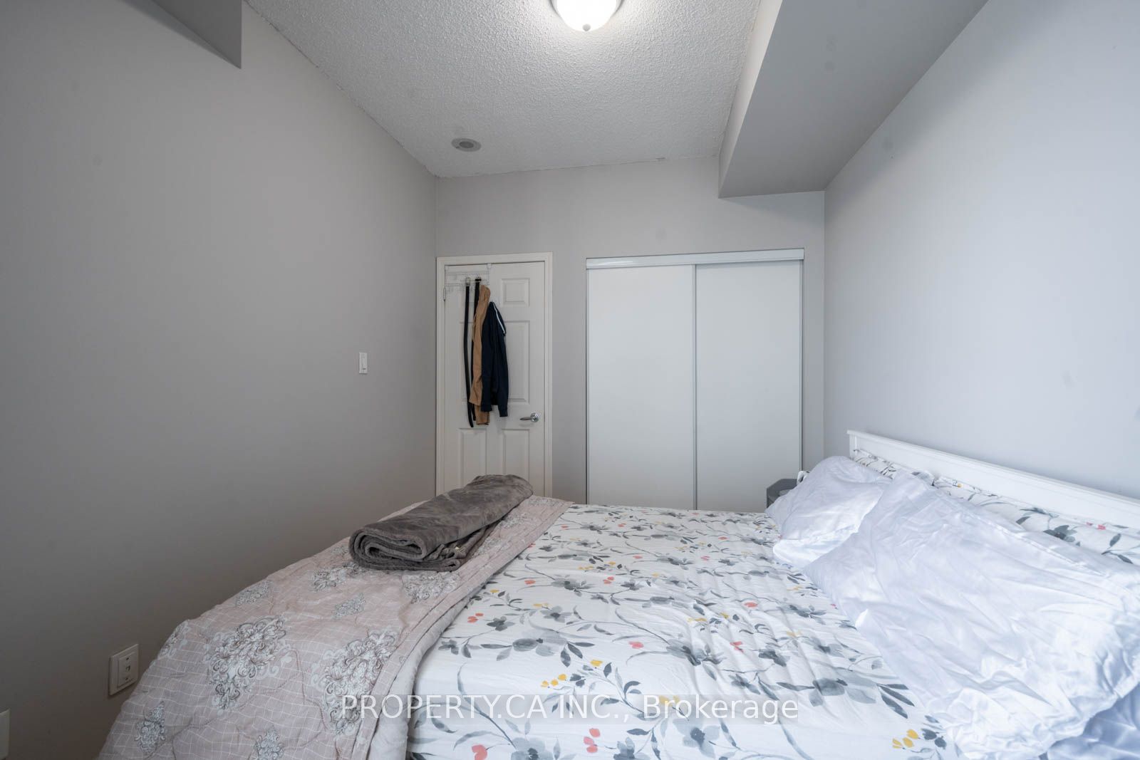 230 Queens Quay W #1815