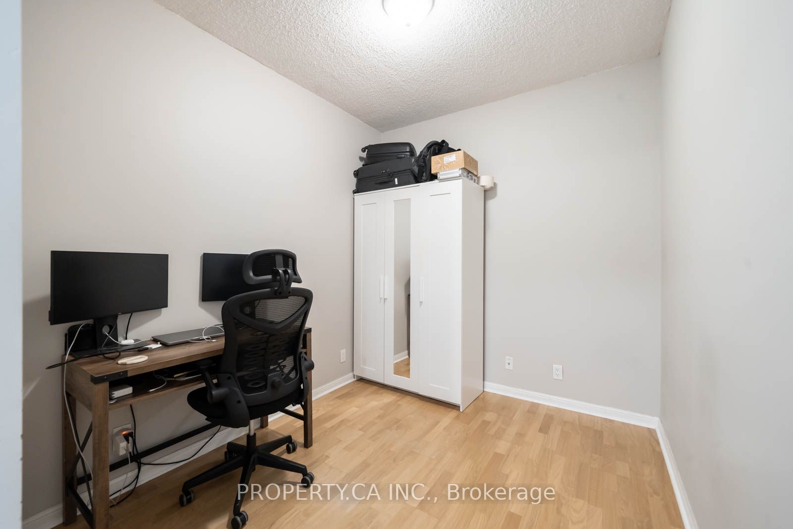 230 Queens Quay W #1815