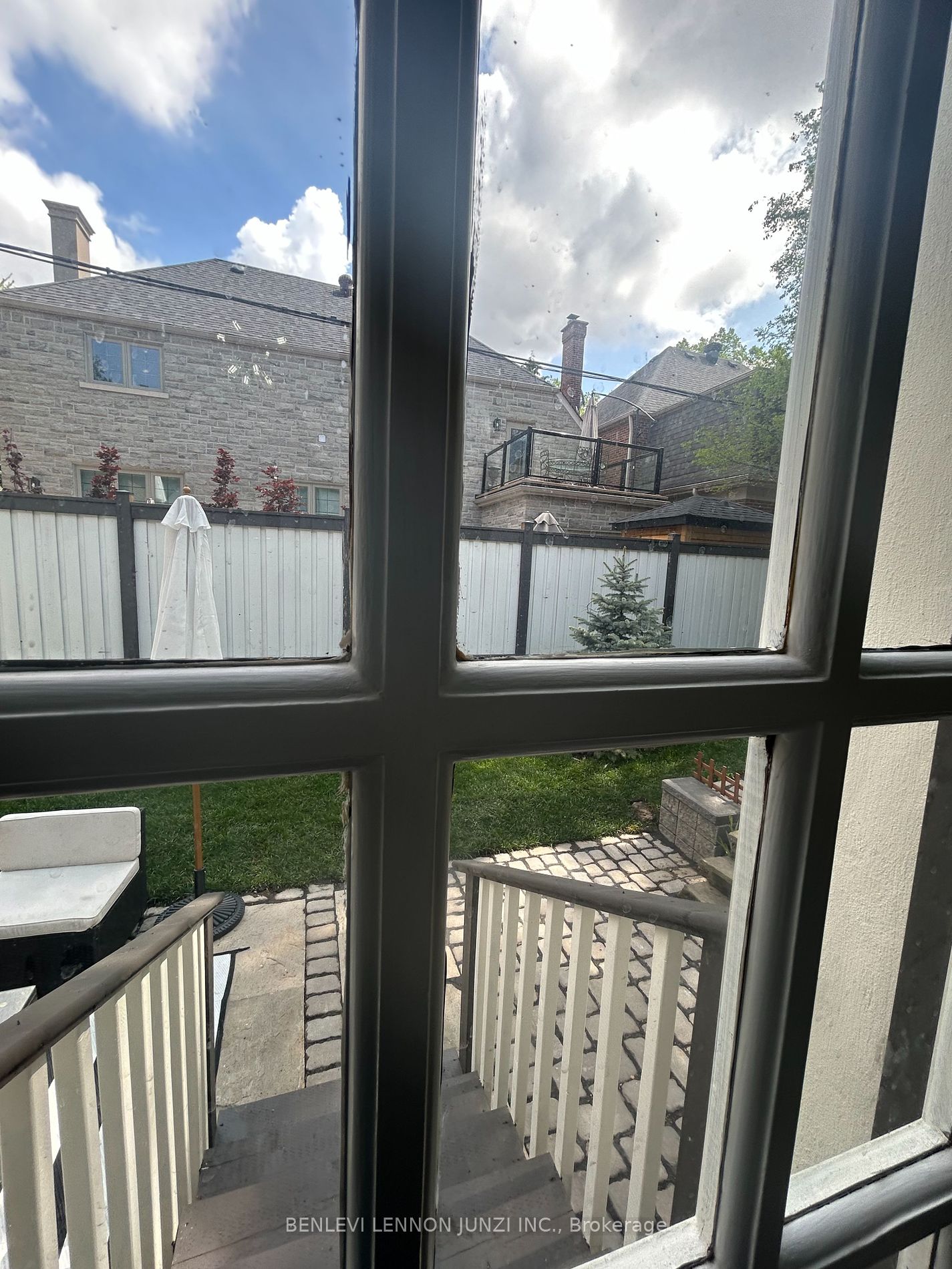 599 Spadina Rd