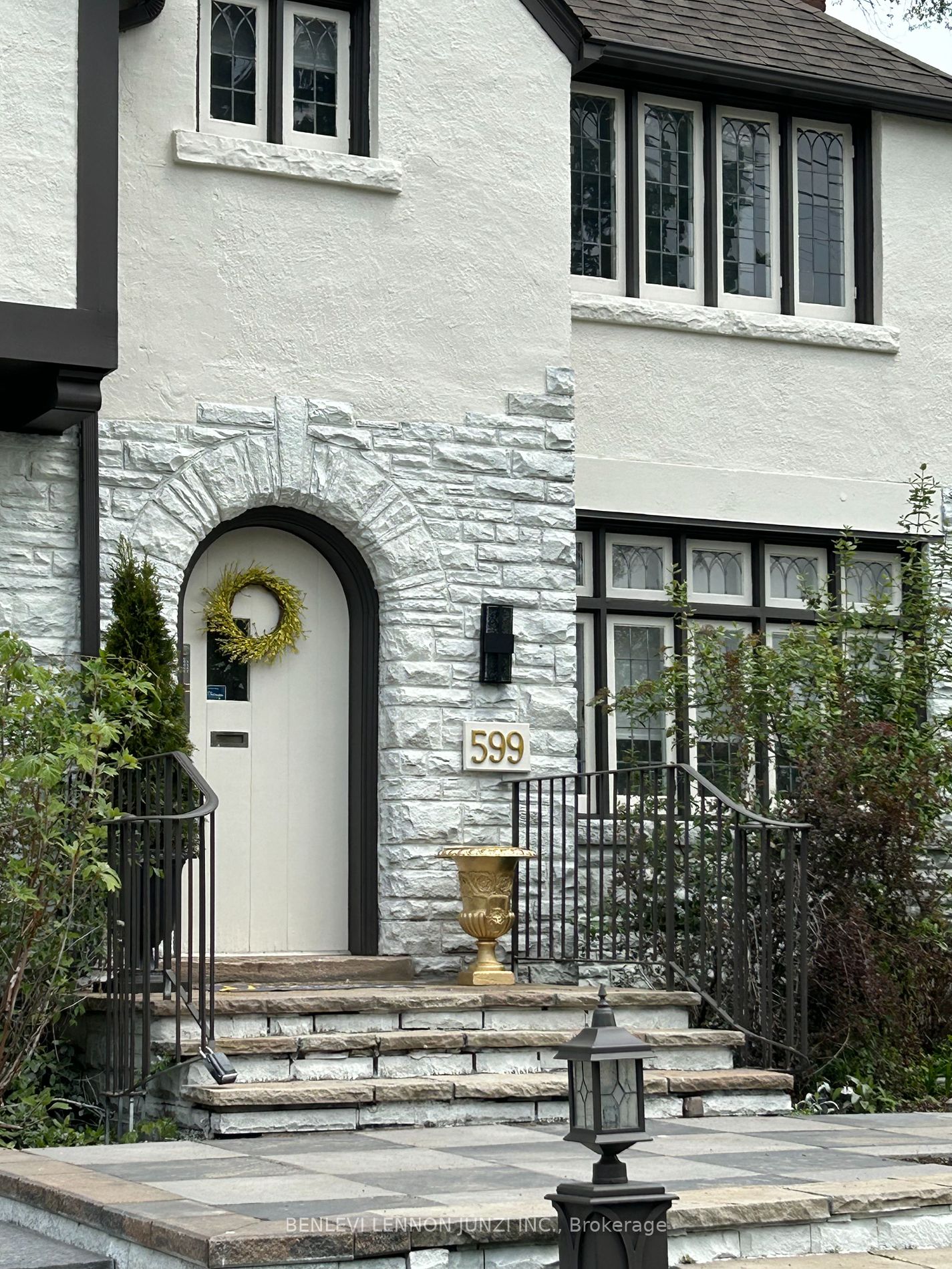 599 Spadina Rd