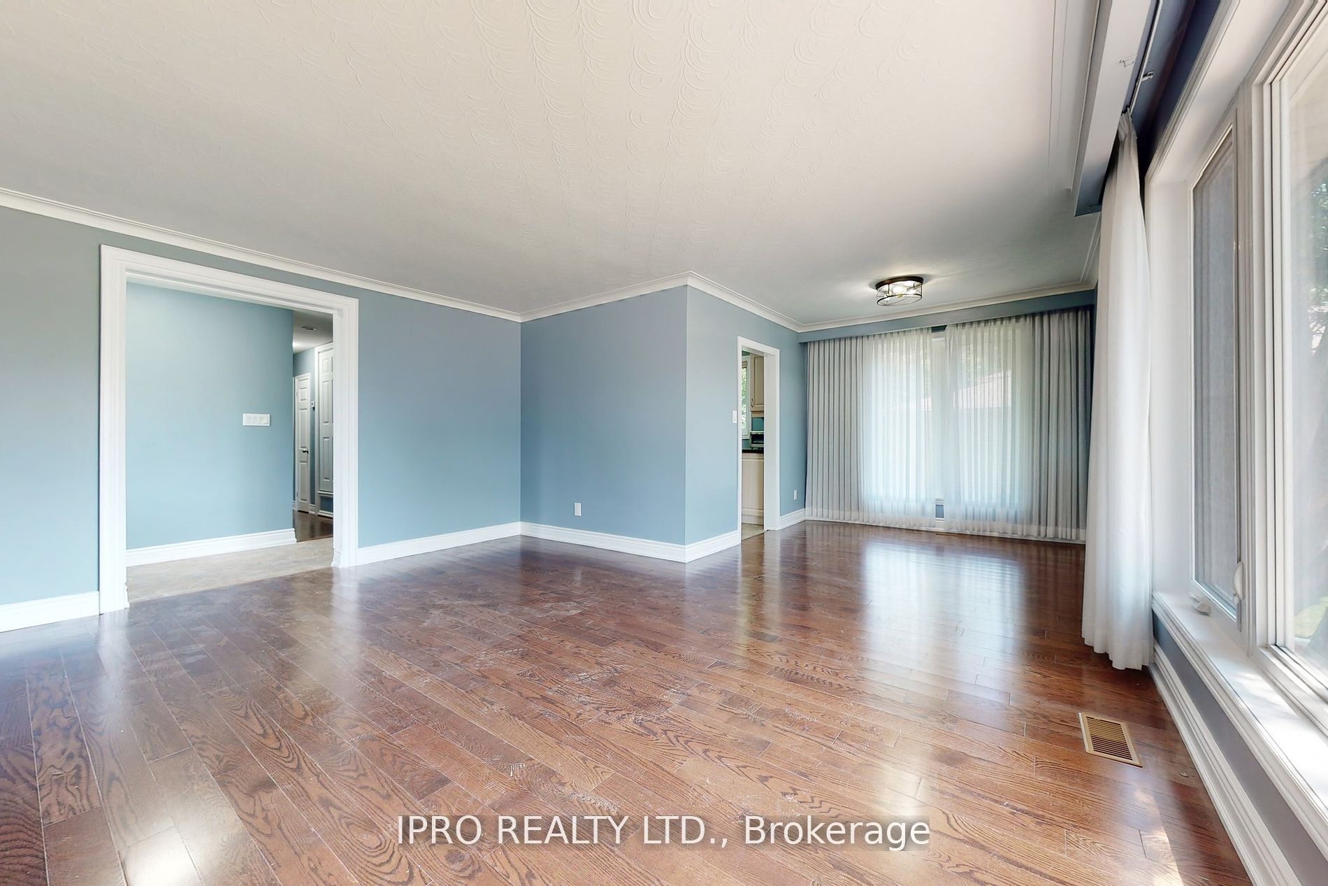 22 Royal Doulton Dr
