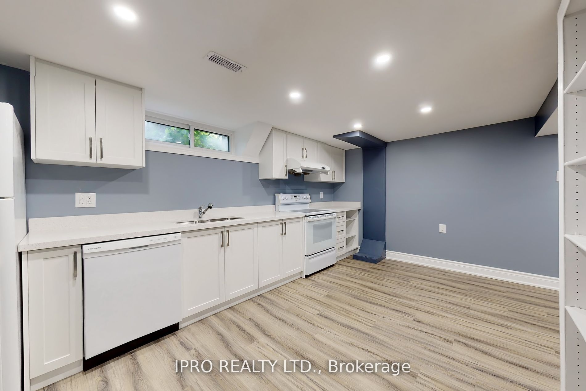 22 Royal Doulton Dr